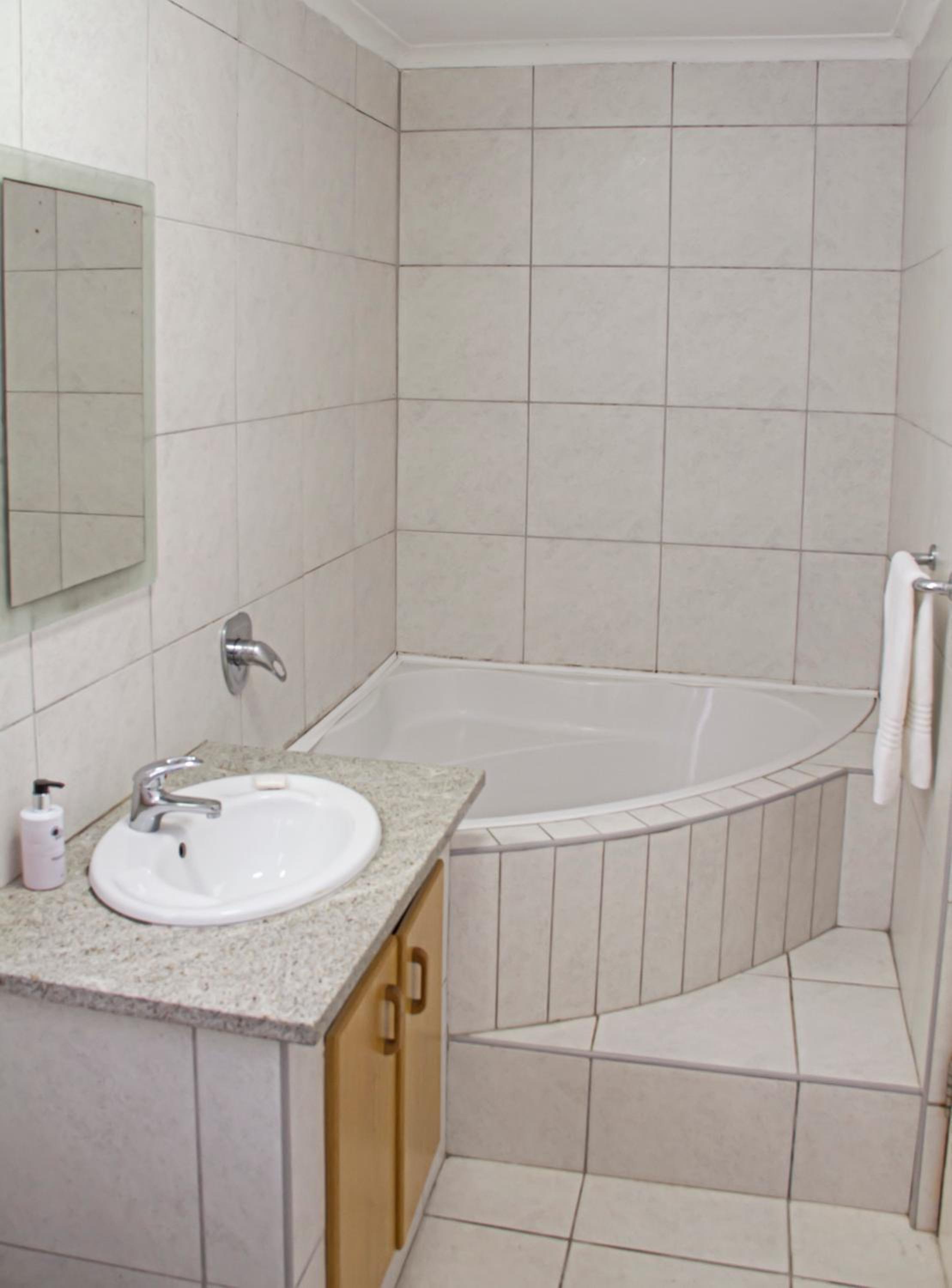 Large Double or Twin Room photo 2
