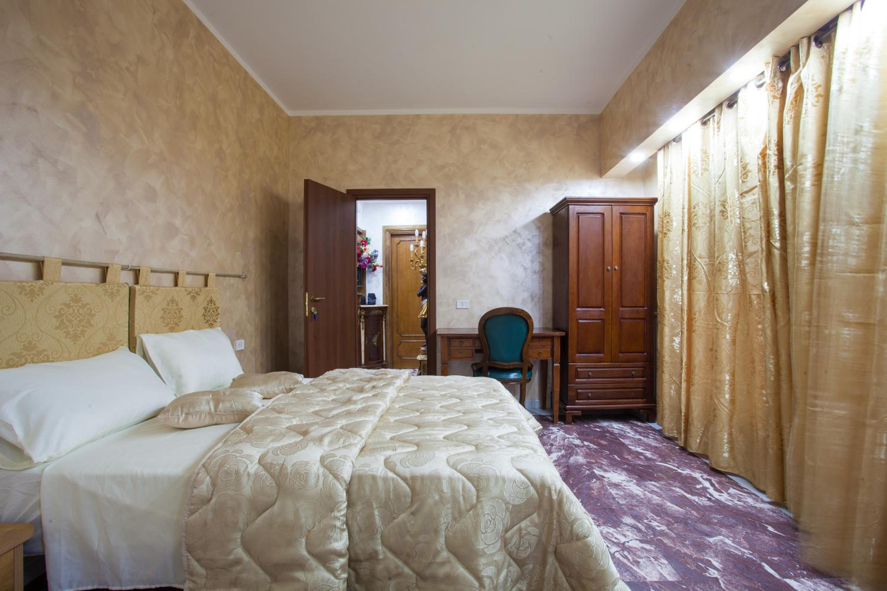 Deluxe Double or Twin Room with Balcony photo 1