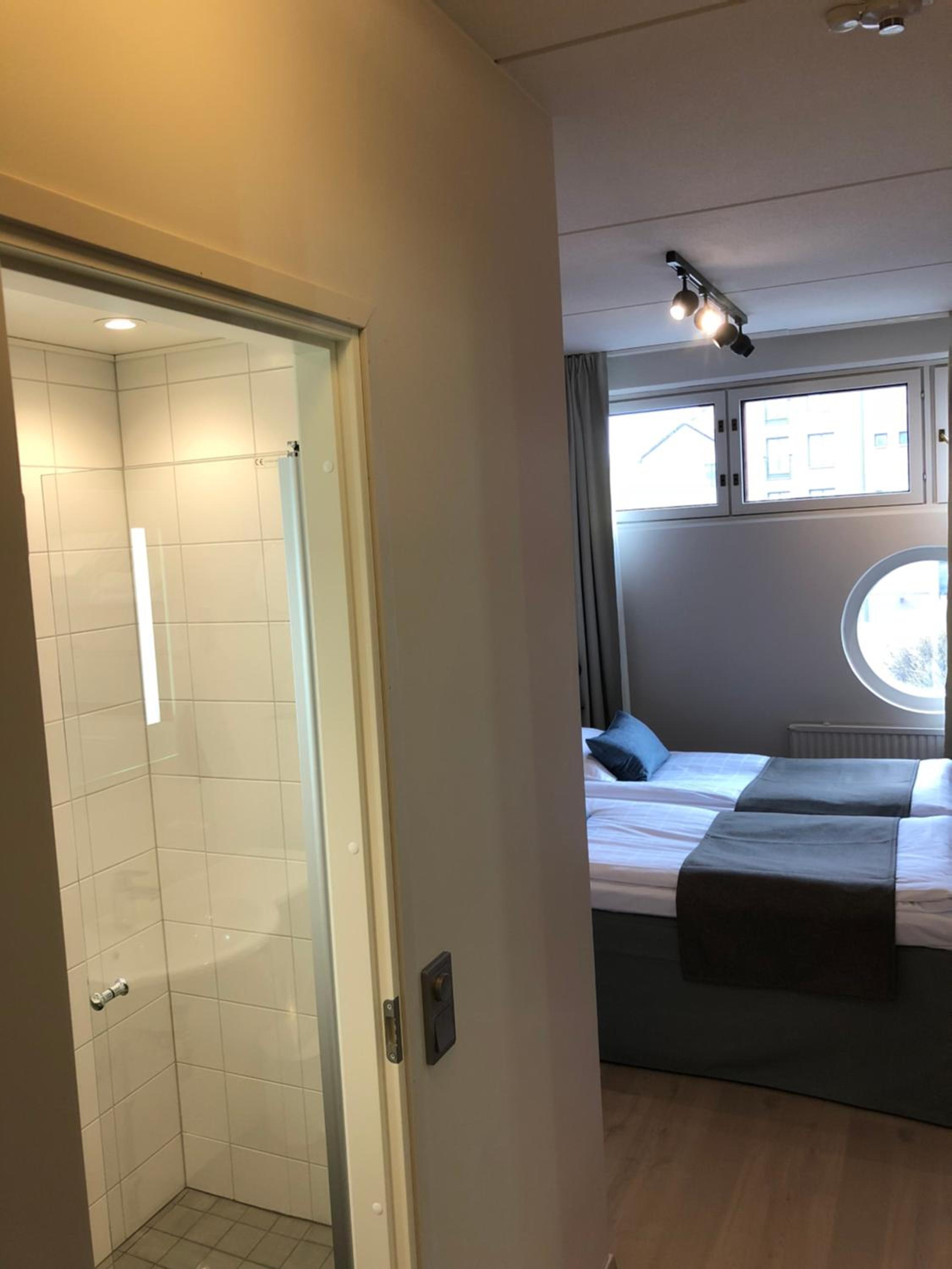 Standard Twin Room - Photo 11
