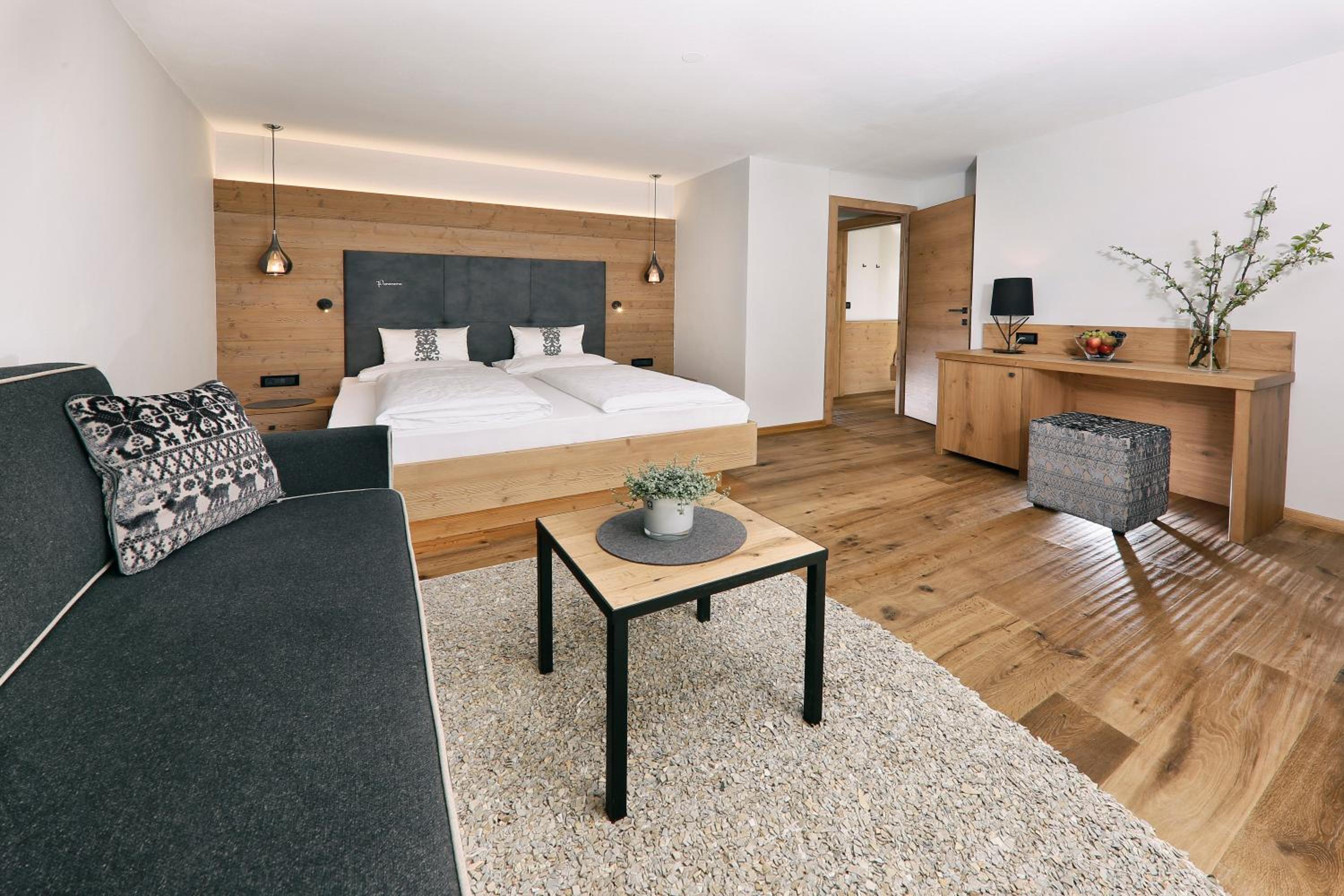 Deluxe Double Room with Shower photo 2