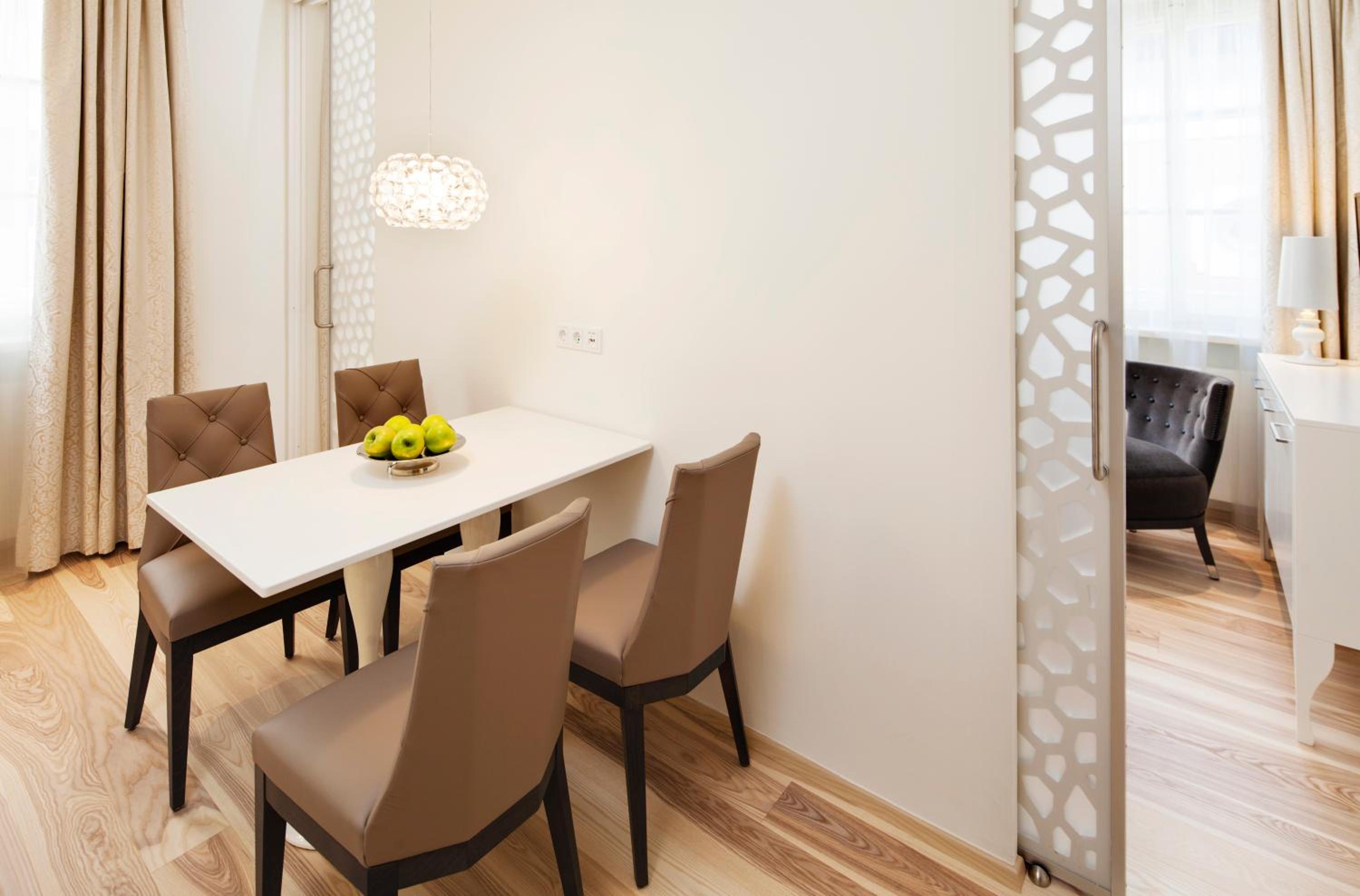 One-Bedroom Apartment - Photo 6