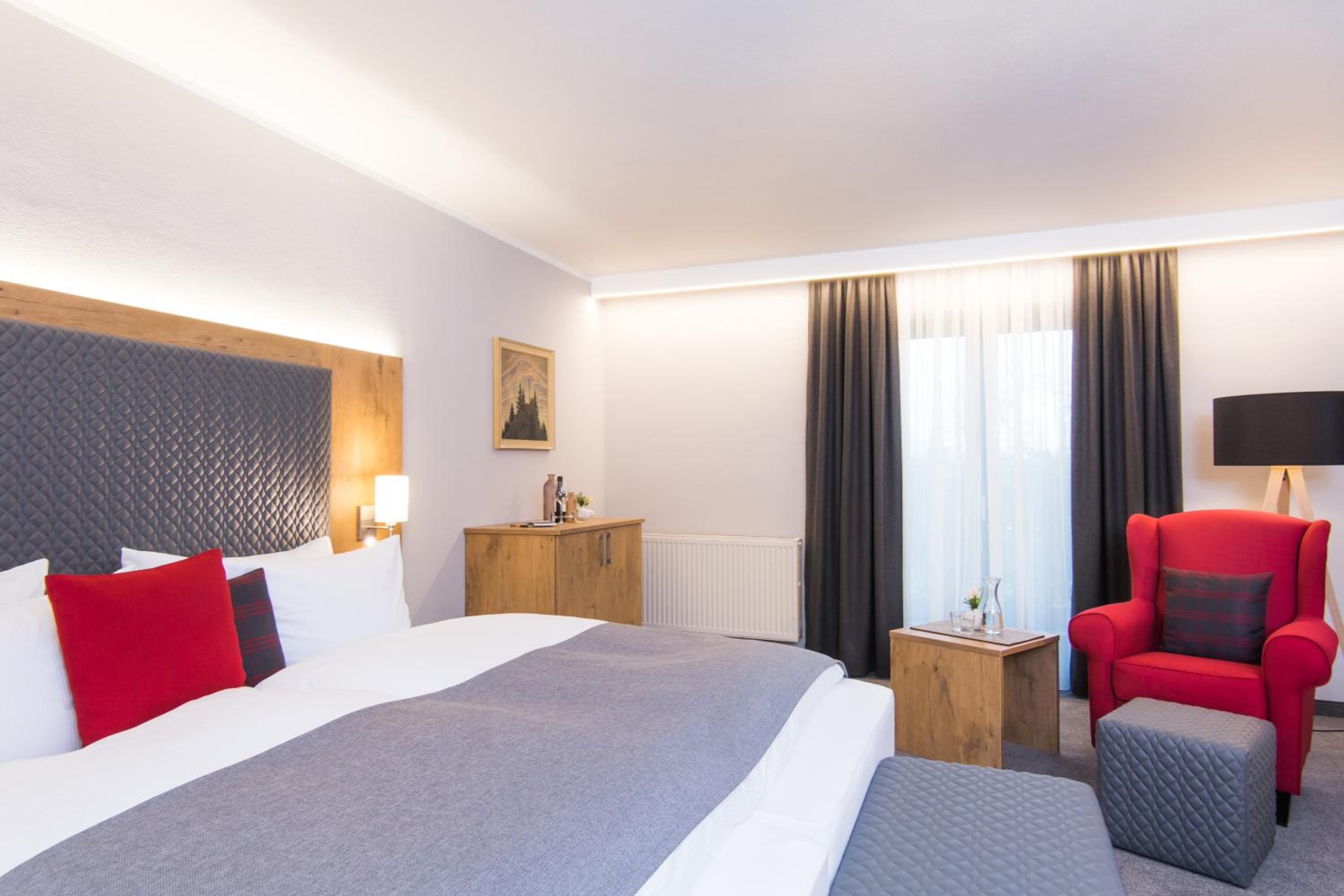 Deluxe Double Room with Balcony photo 3