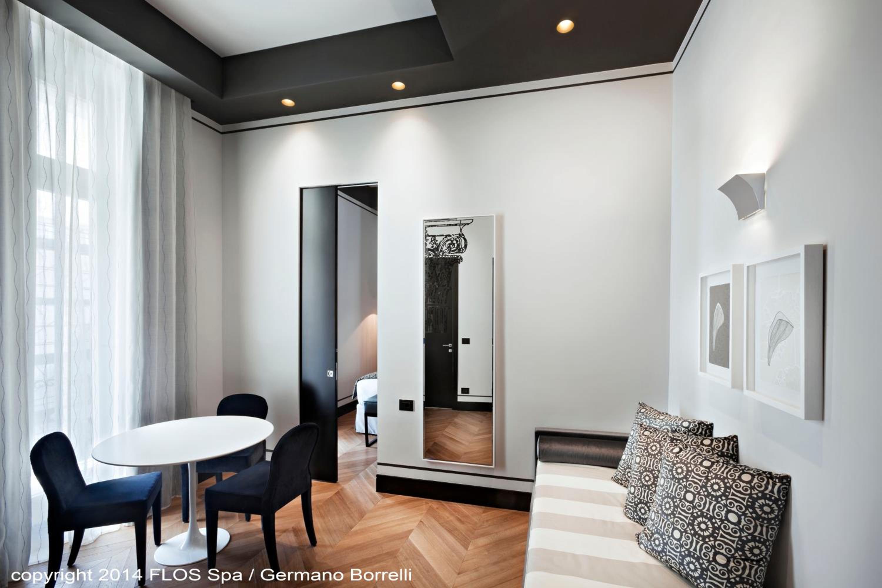 King Suite with Balcony photo 1