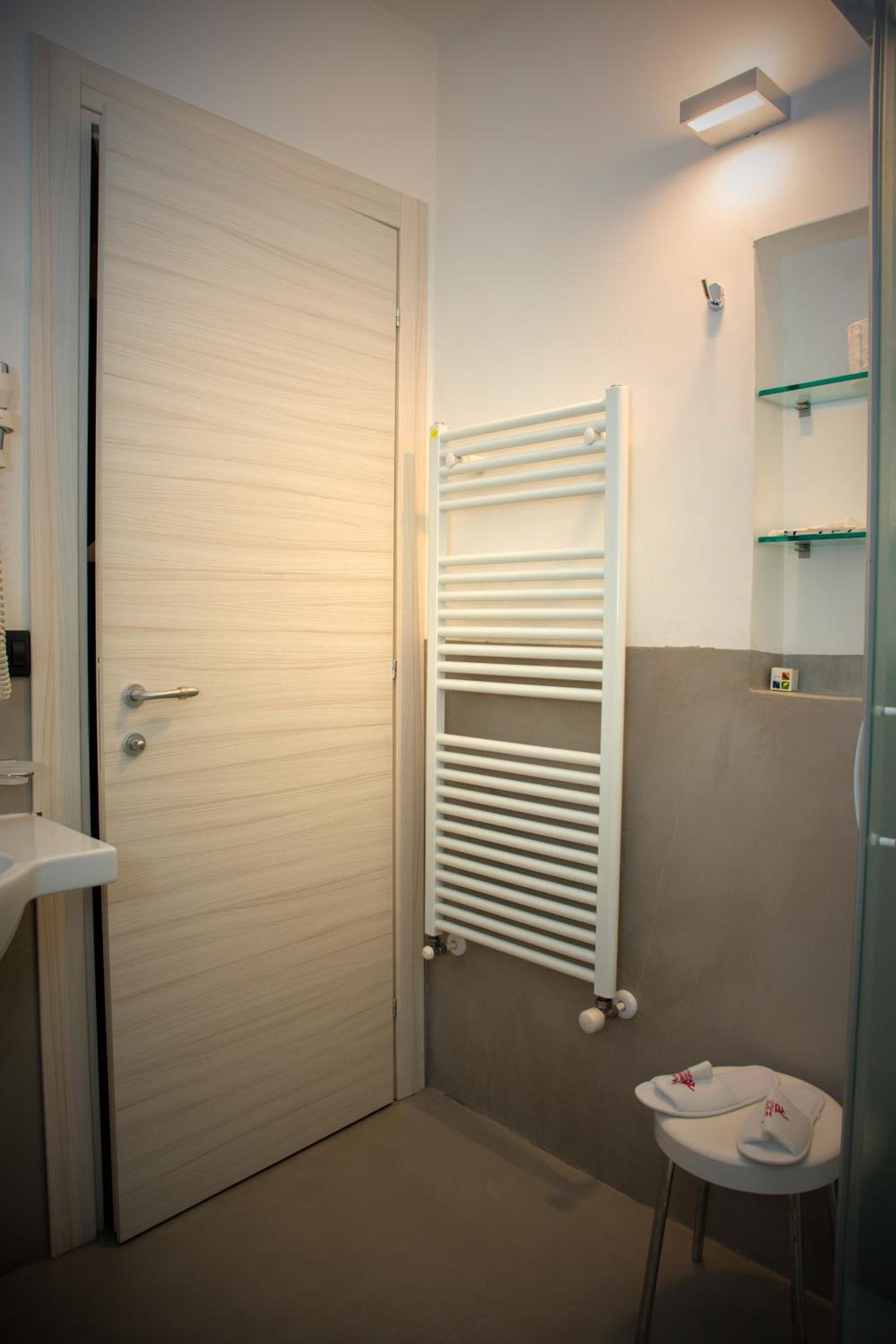 Double or Twin Room - Photo 3