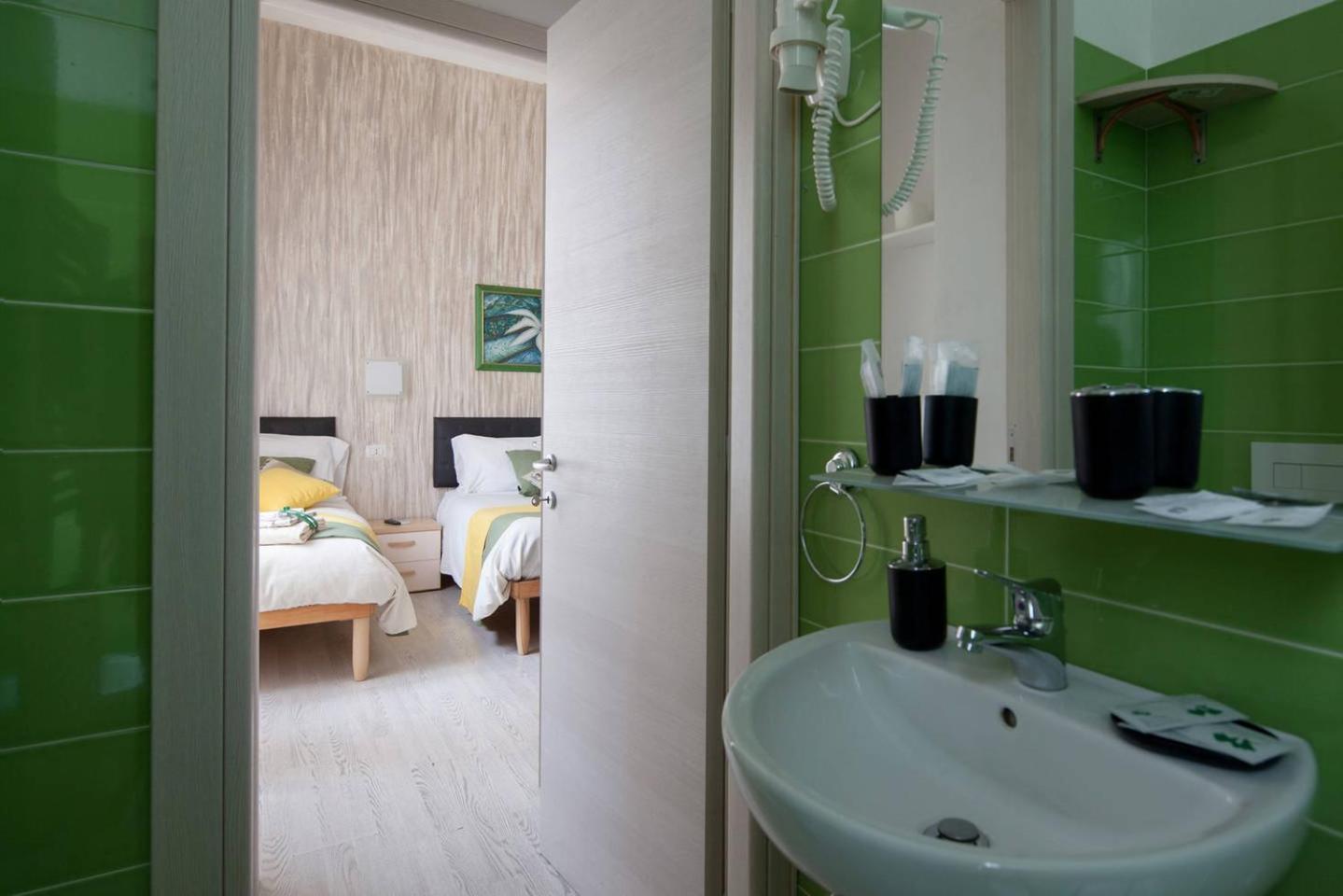 Standard Triple Room - Photo 3