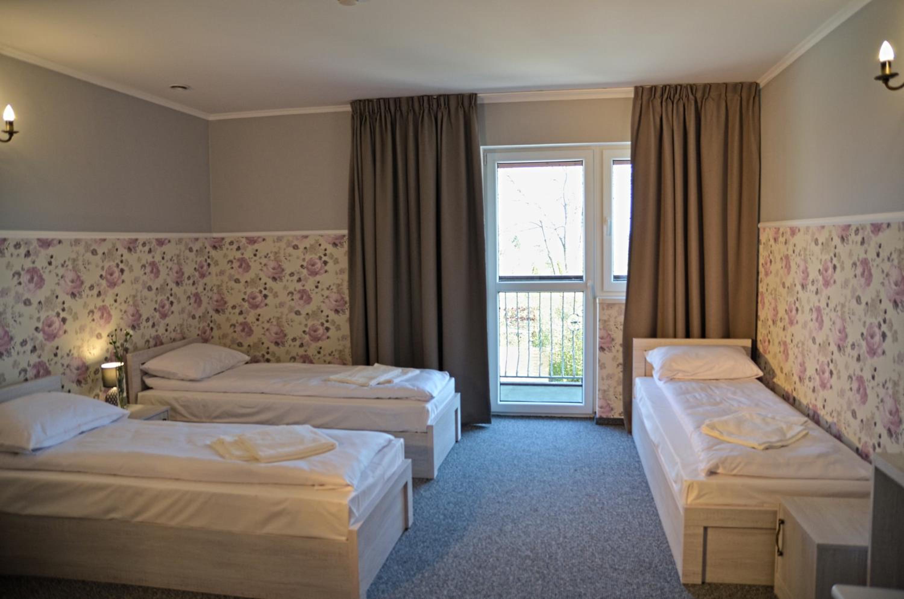 Triple Room with Private Bathroom - Photo 1