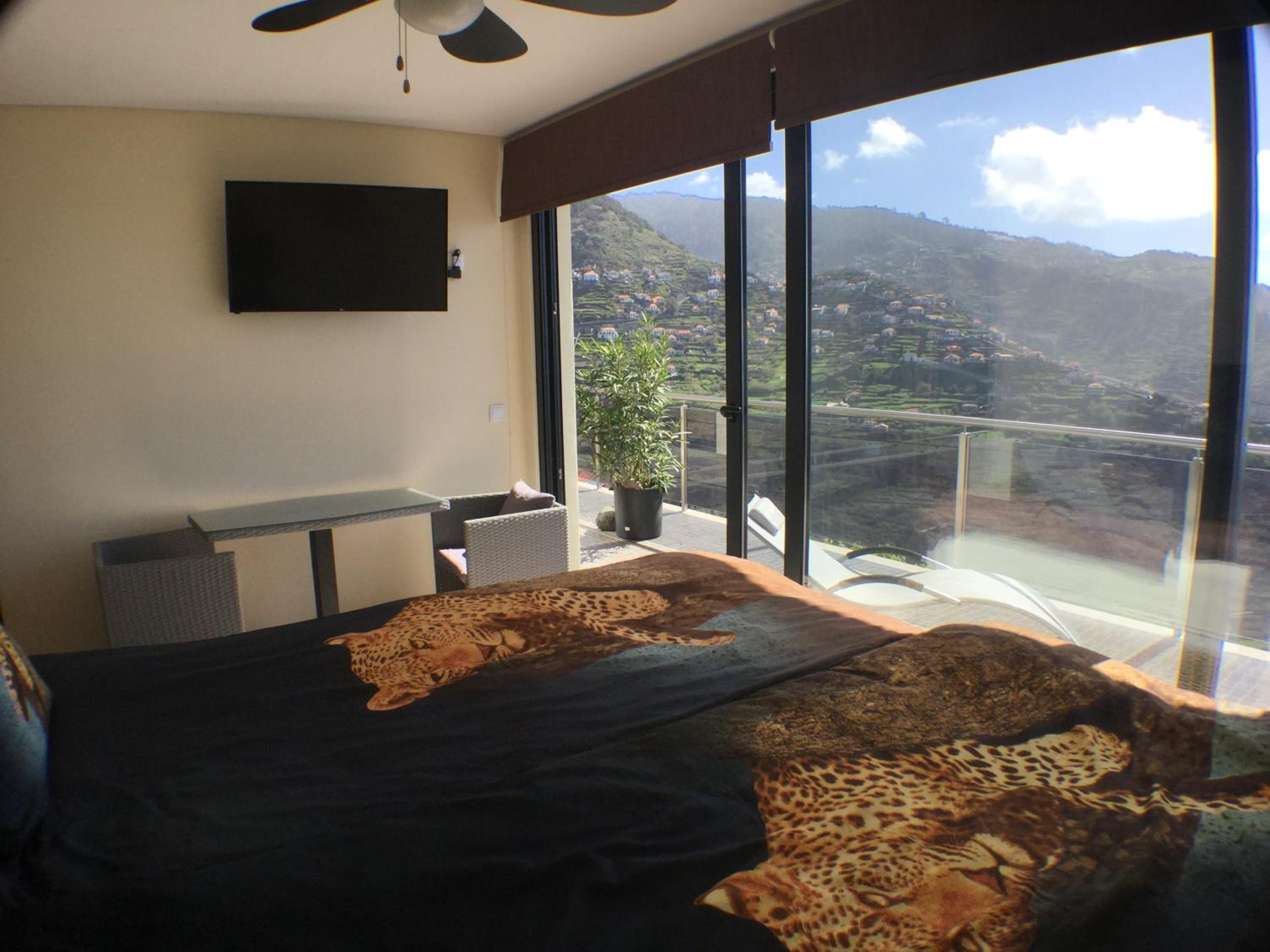 Deluxe Double Room with Balcony and Sea View - Photo 2