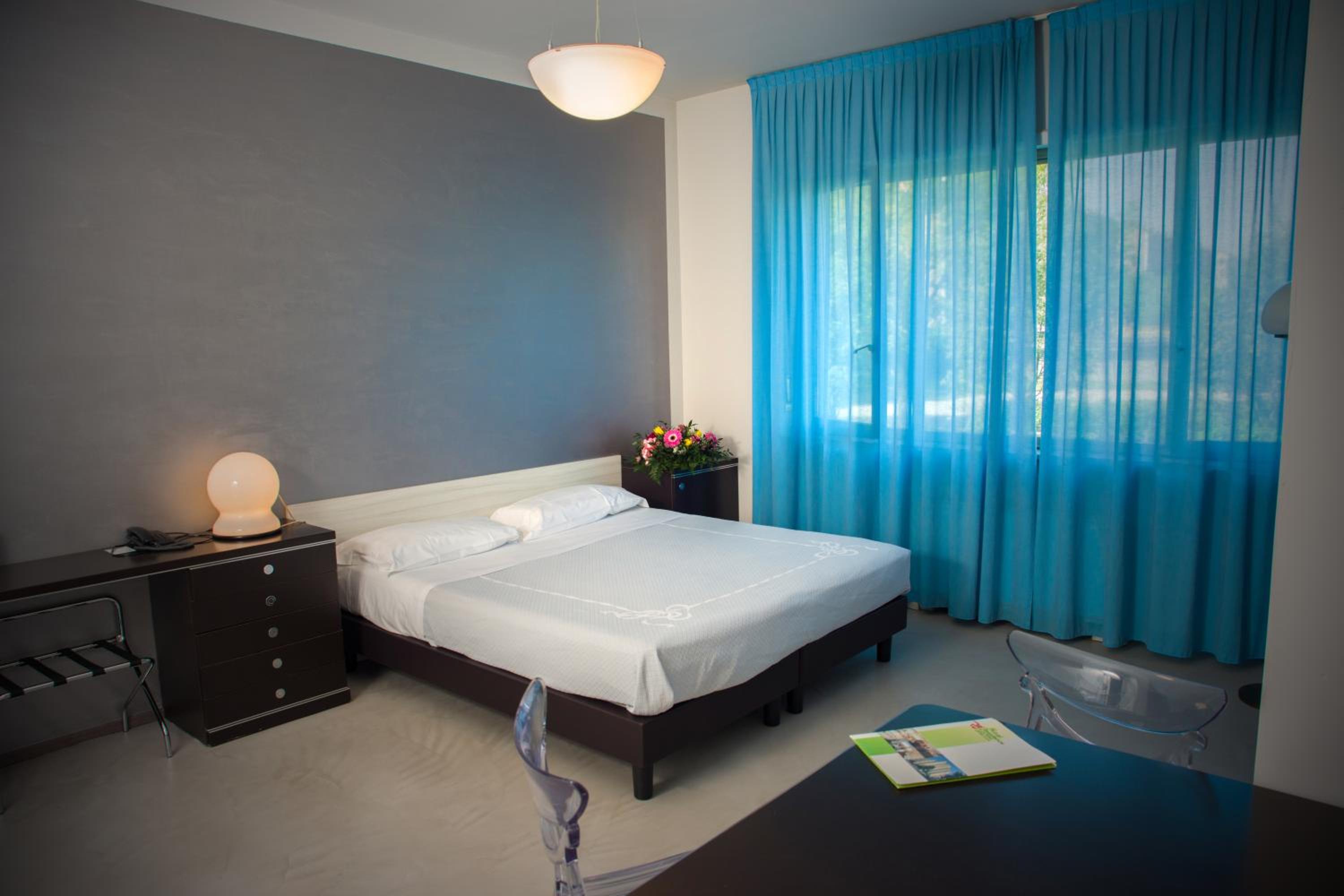 Double or Twin Room - Photo 6