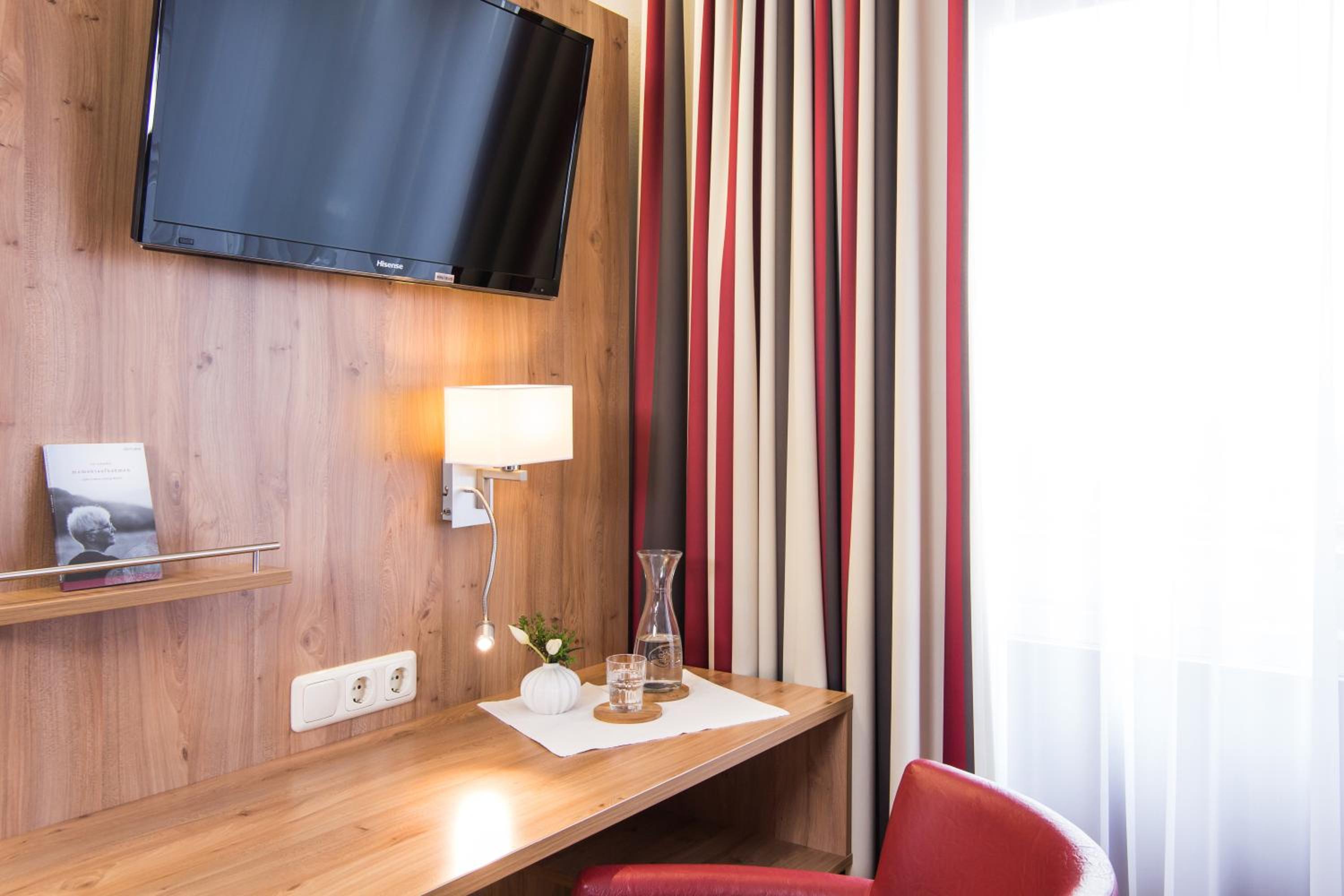 Single Room with Balcony photo 2