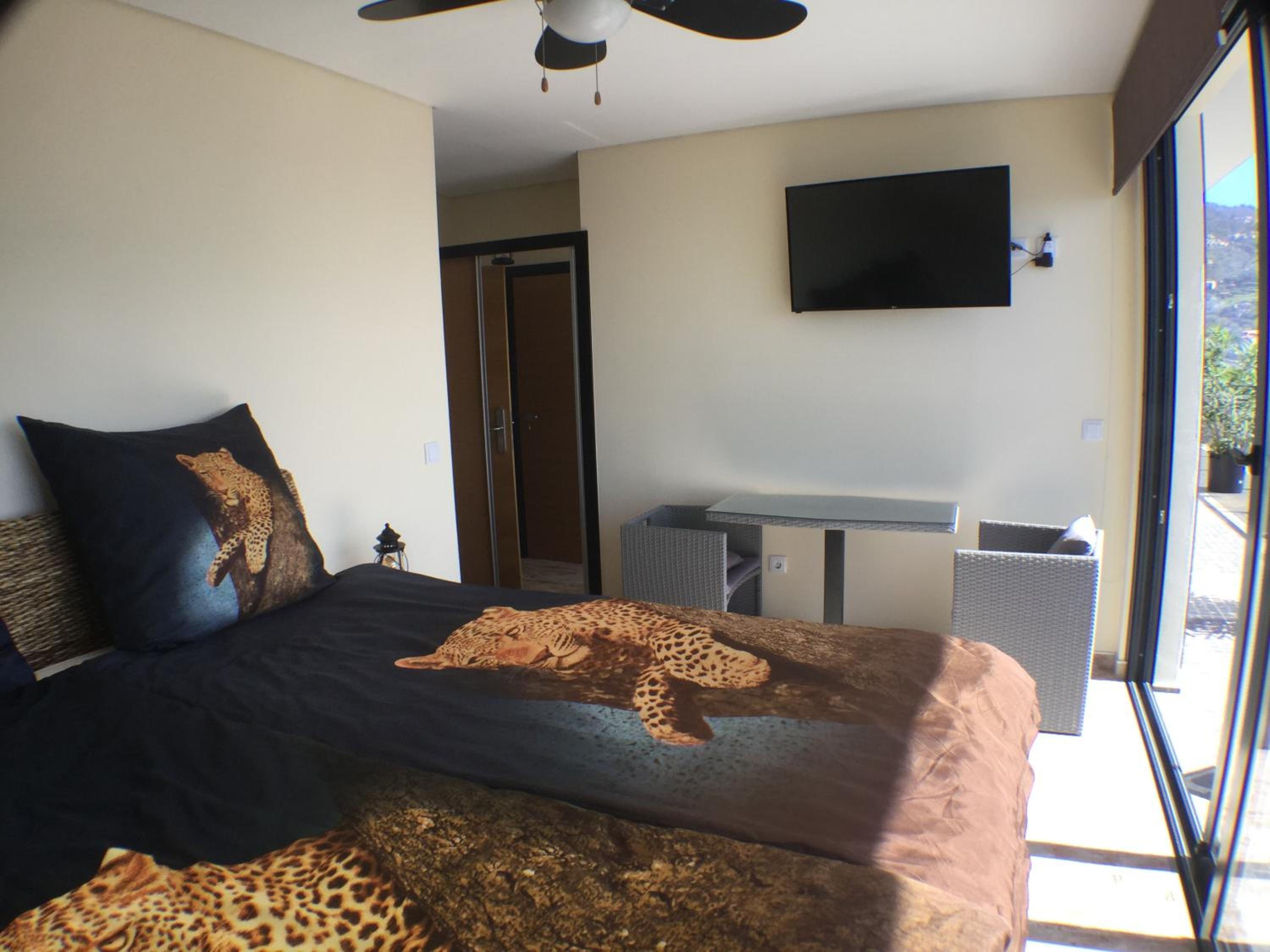 Deluxe Double Room with Balcony and Sea View - Photo 11