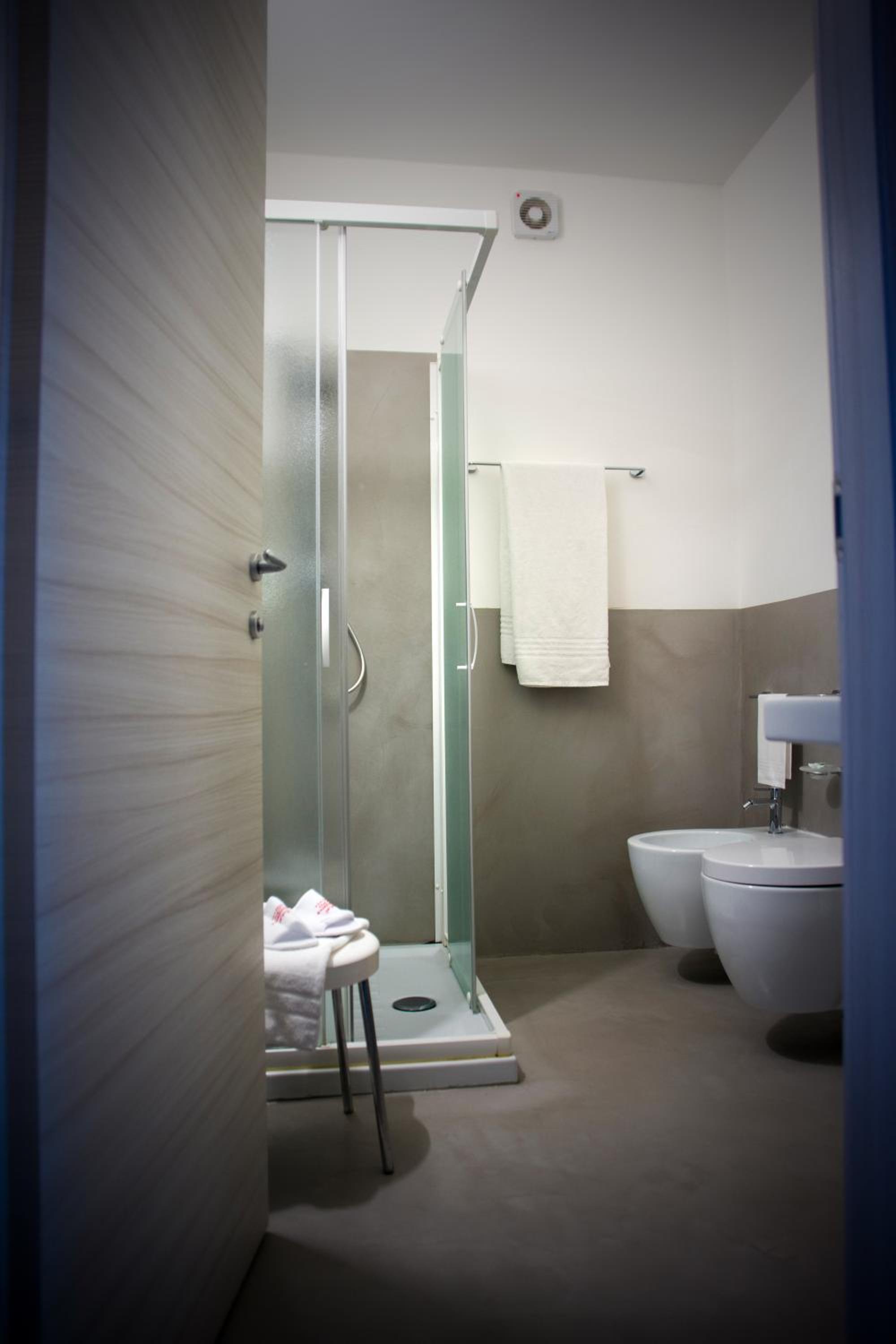 Double or Twin Room - Photo 2