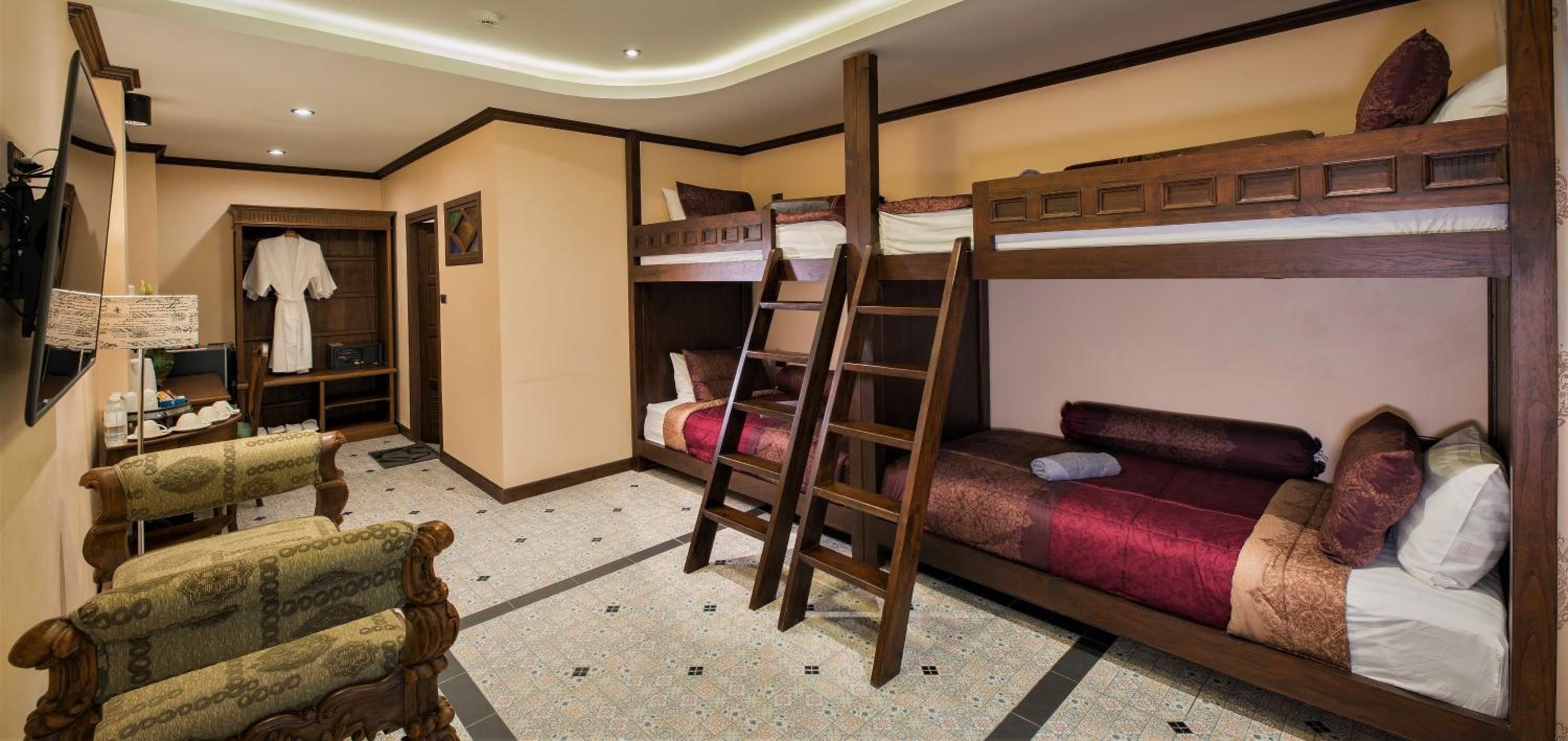 Classic Quadruple Room