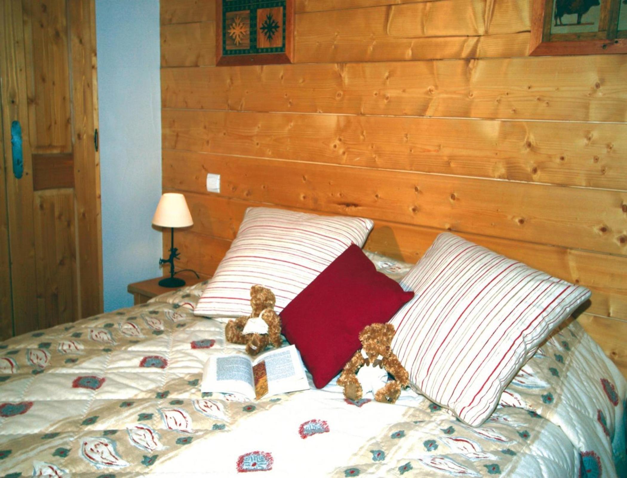 One-Bedroom Apartment and alcove (6 Adults)