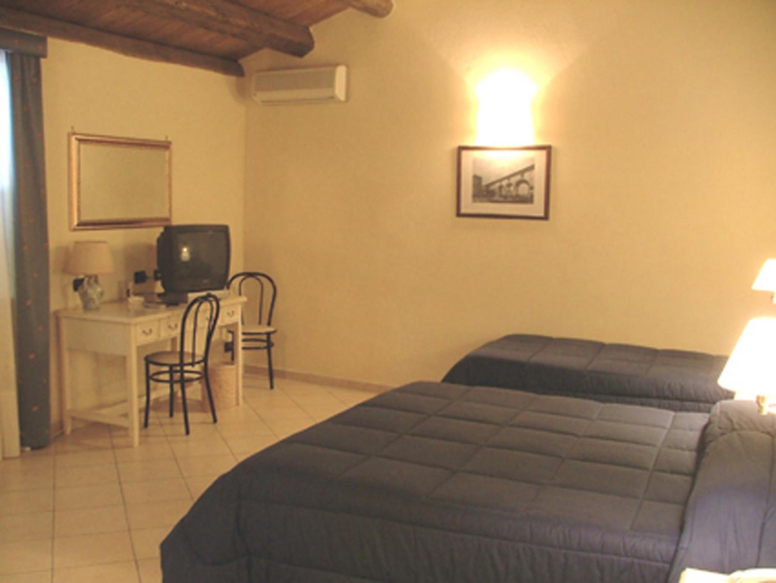 Quadruple Room with Balcony and City View photo 2
