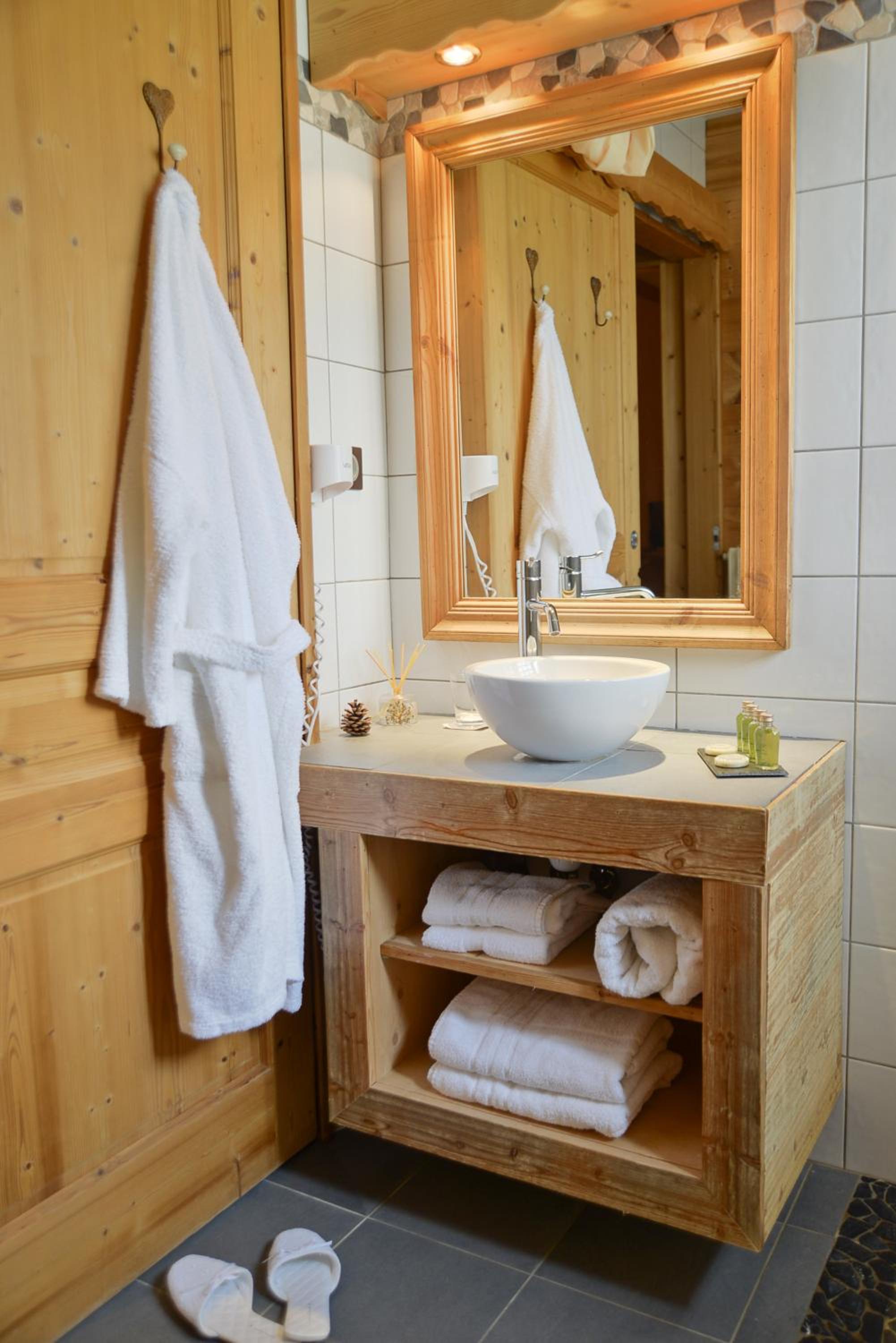 Superior Double Room with Mountain View - Photo 2