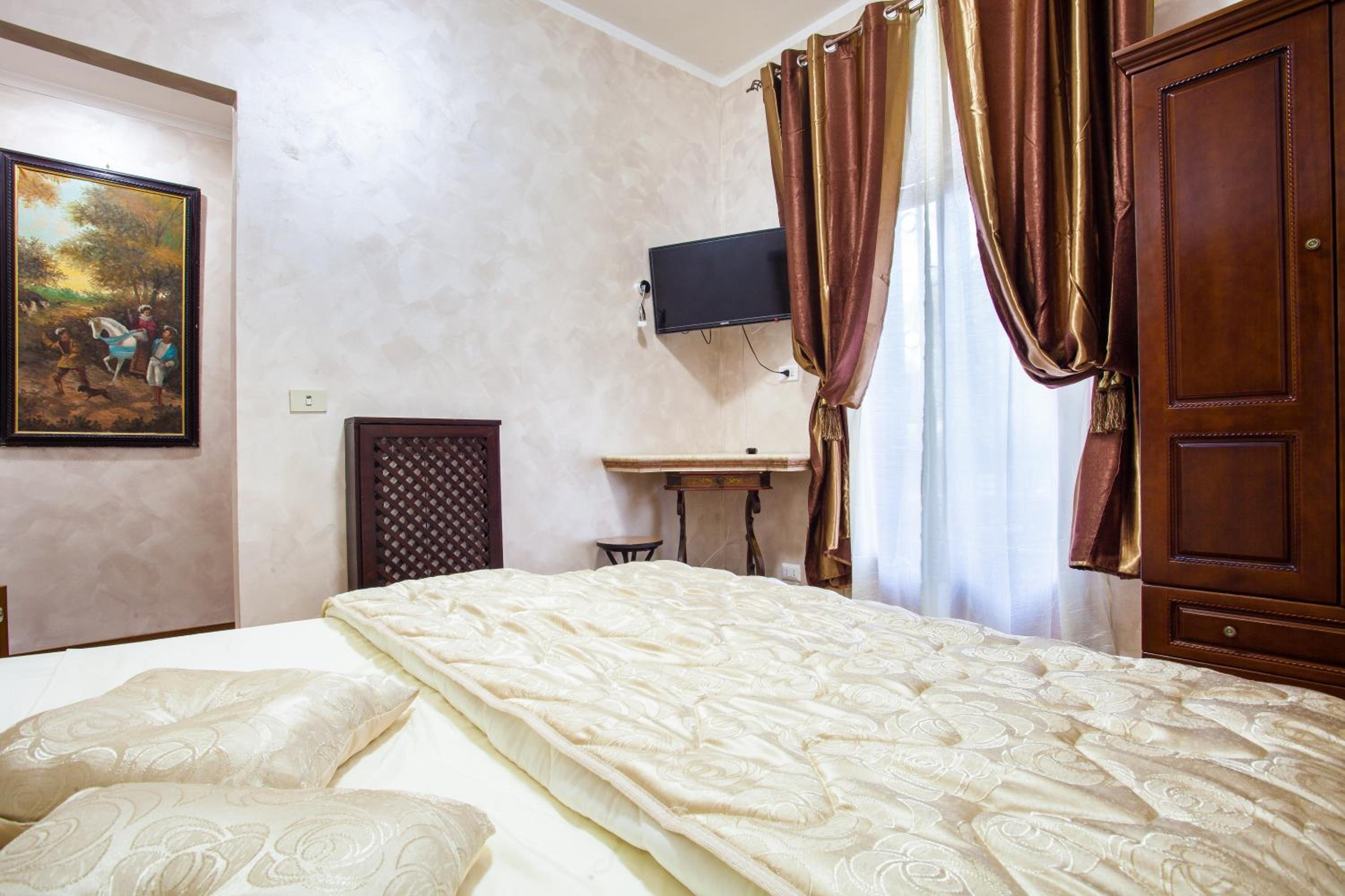 Deluxe Double or Twin Room with Balcony photo 1