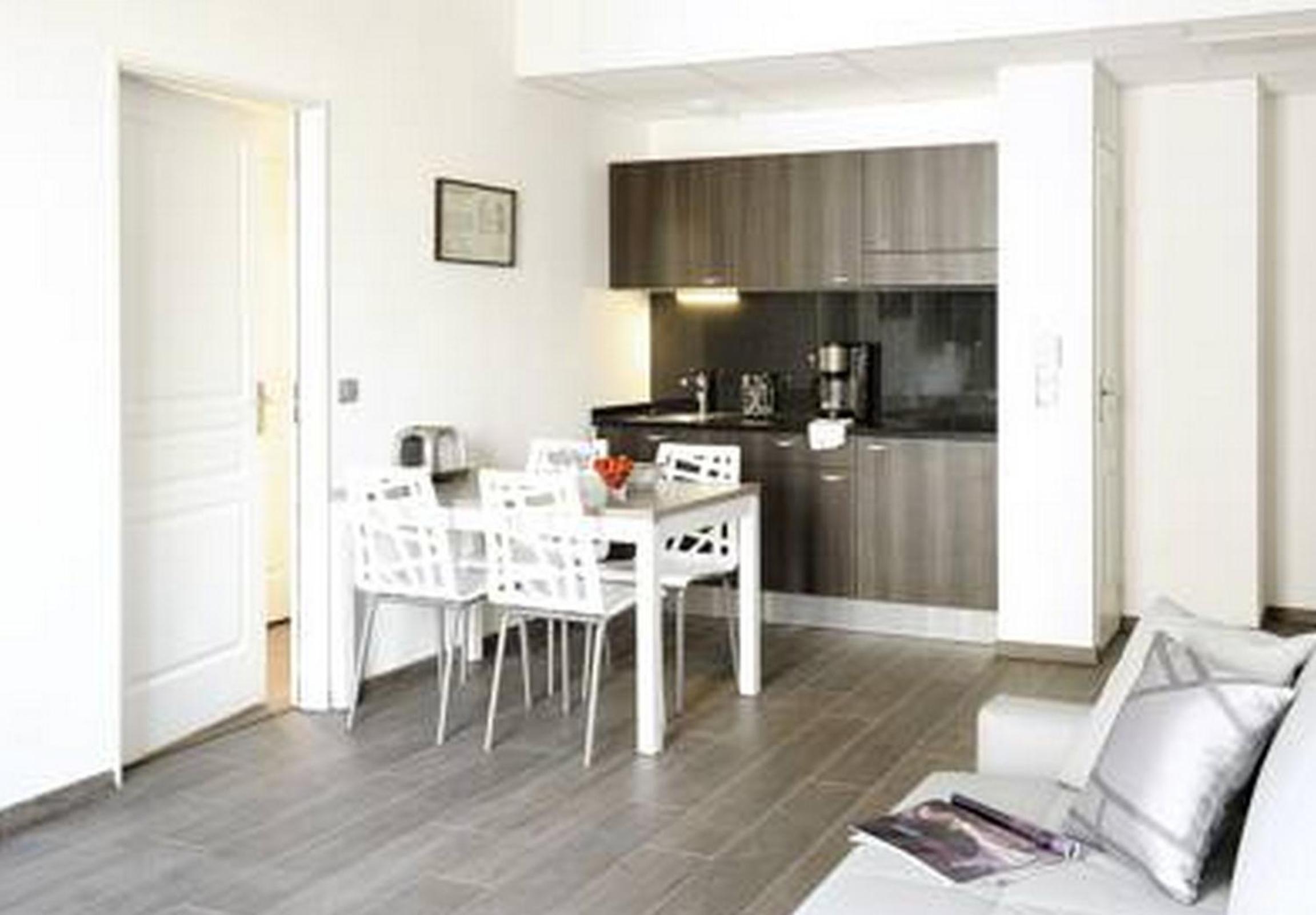 One-Bedroom Apartment (4 Adults)