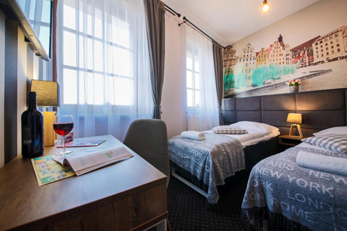 Double or Twin Room with Private Bathroom photo 3