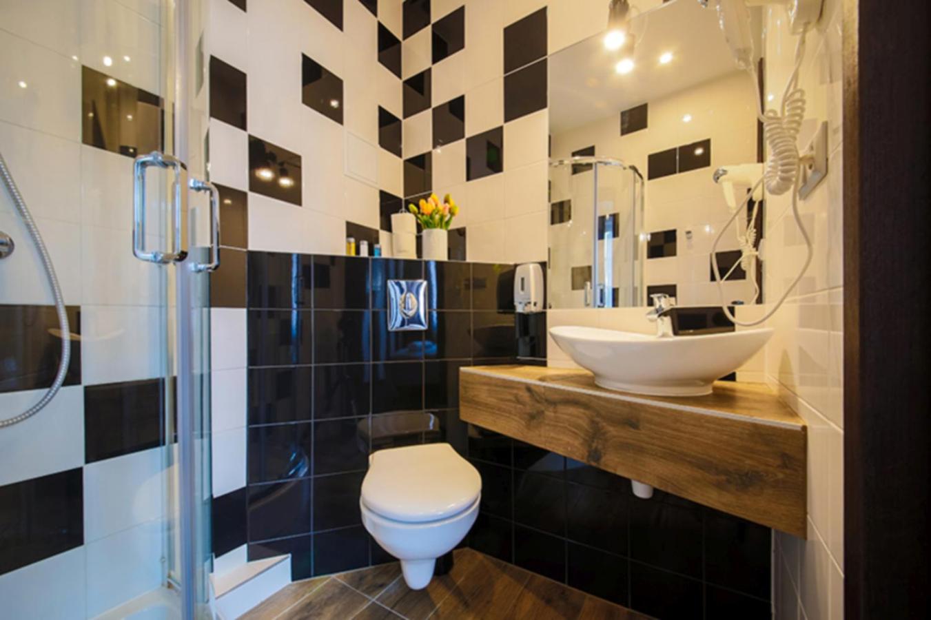 Single Room with Private Bathroom photo 2