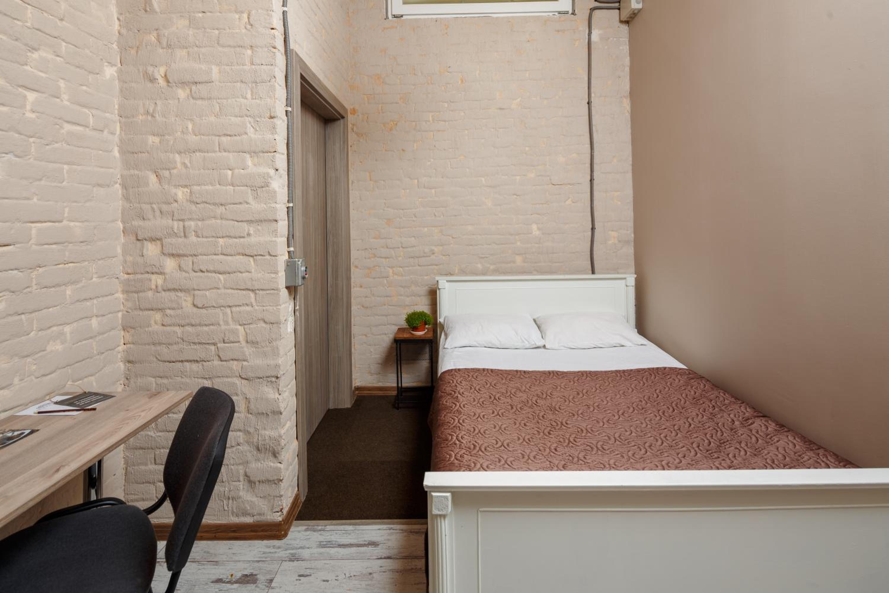 Budget Double Room photo 3