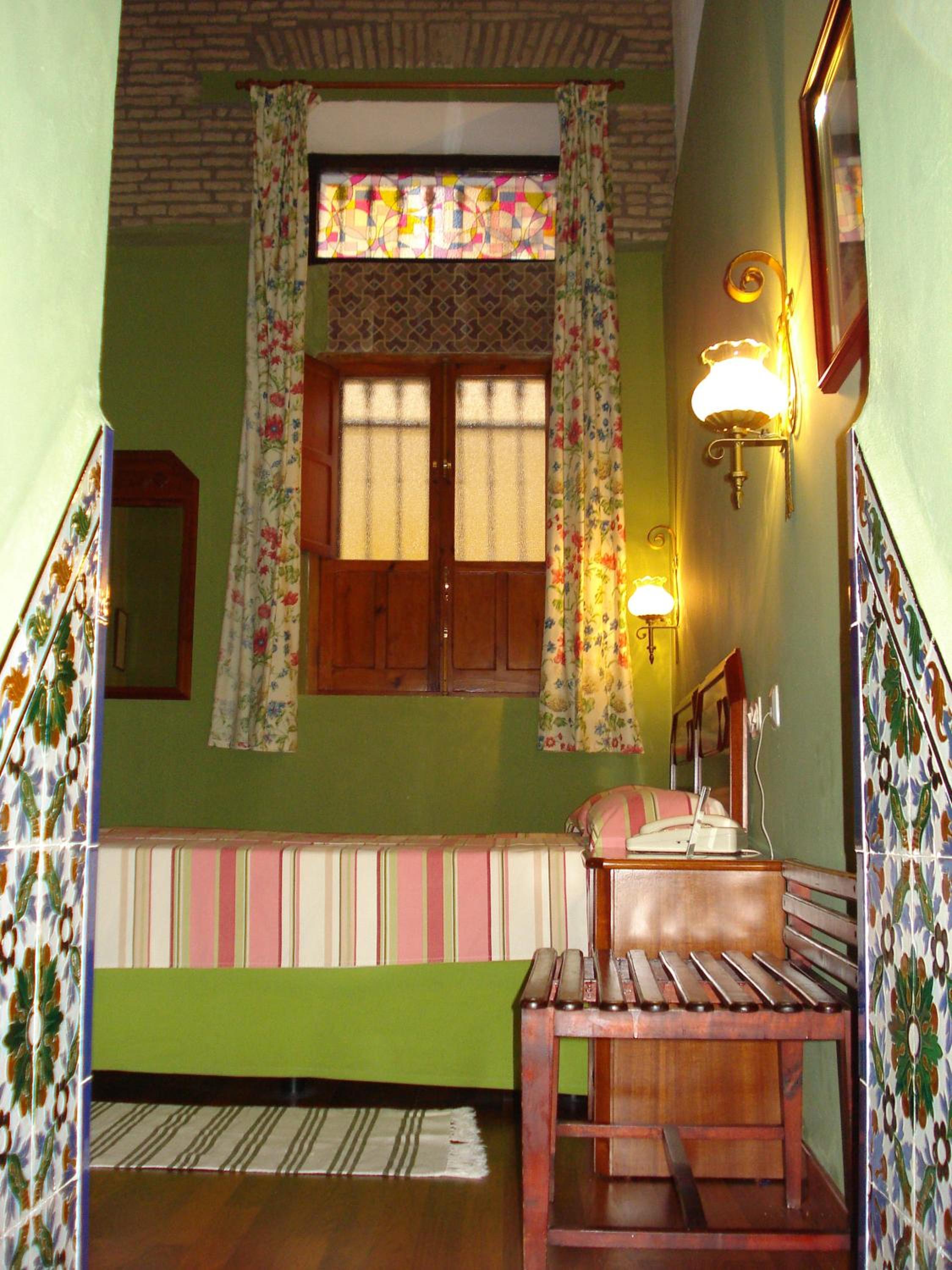 Double or Twin Room - Photo 4