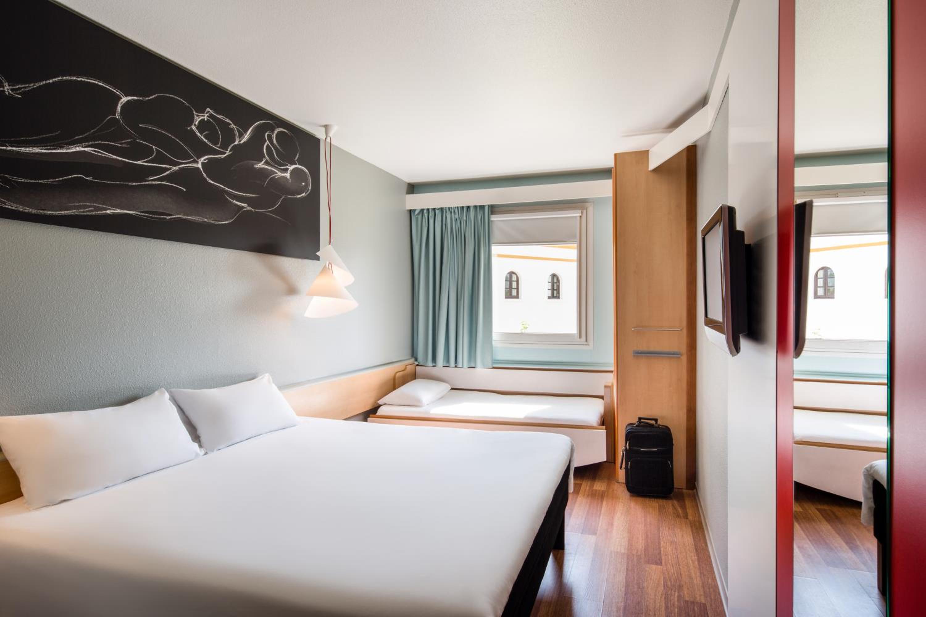 Double Room with Extra Bed - Photo 1
