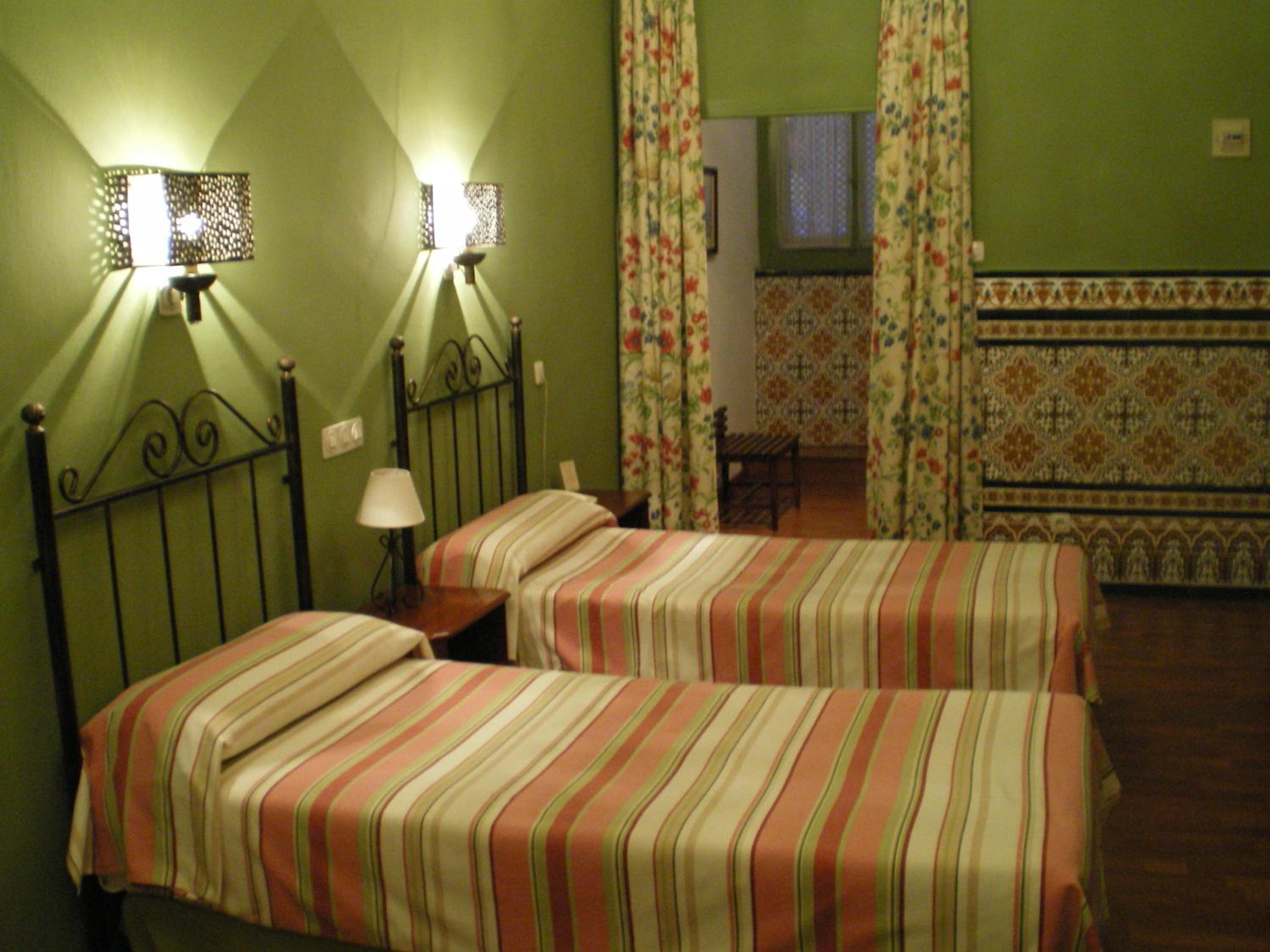 Double or Twin Room - Photo 3