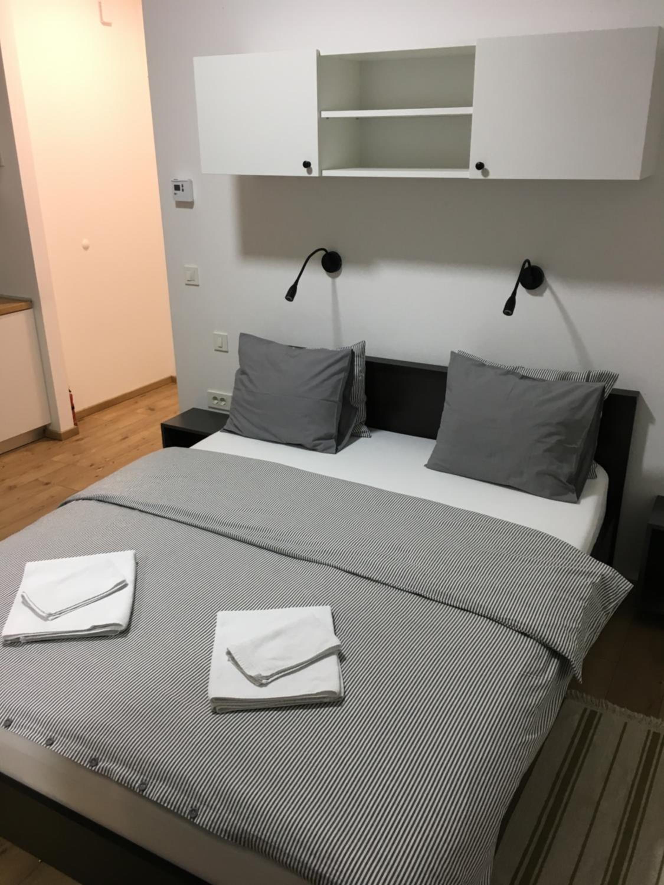 Studio Apartment - Photo 18