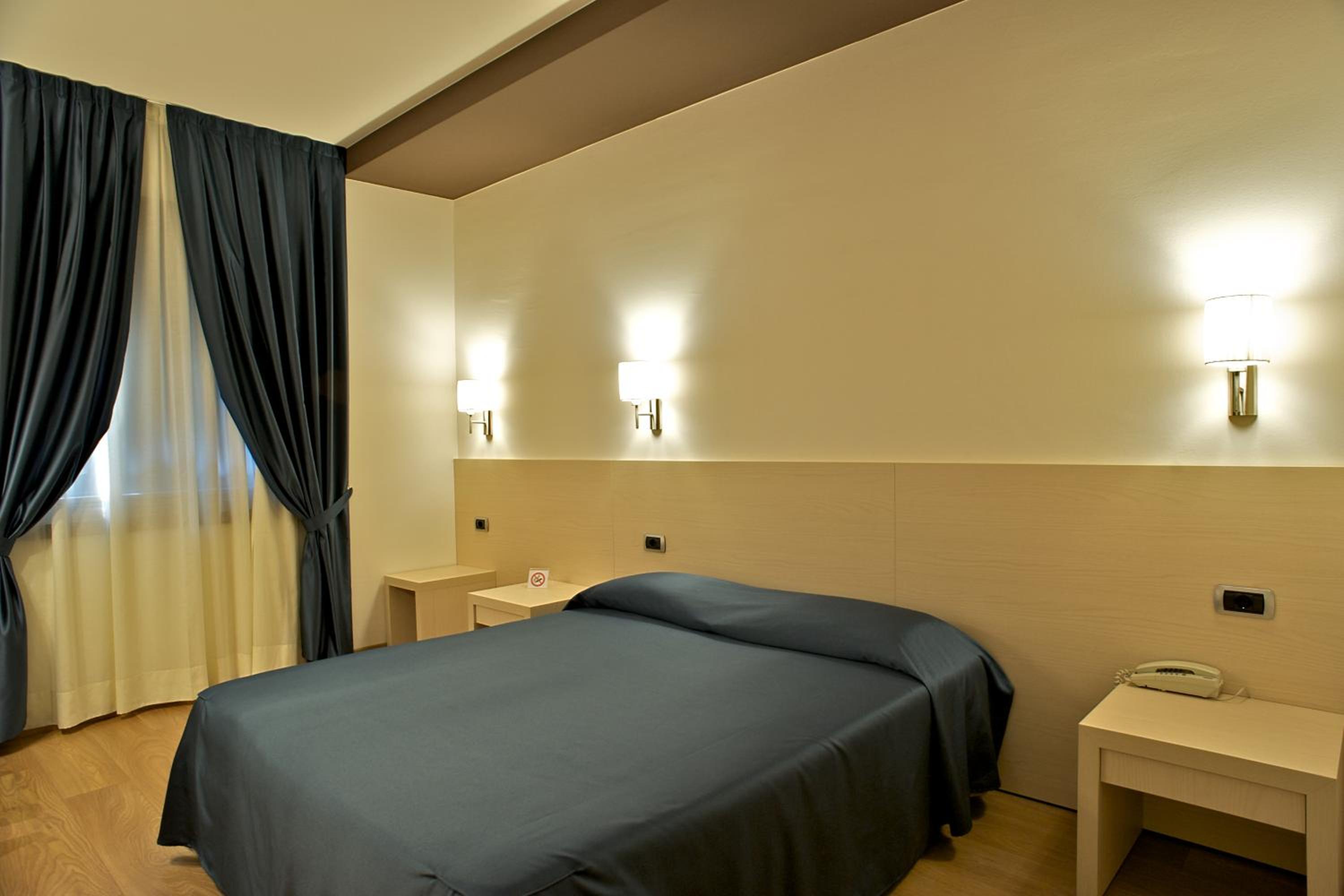 Double or Twin Room - Photo 2