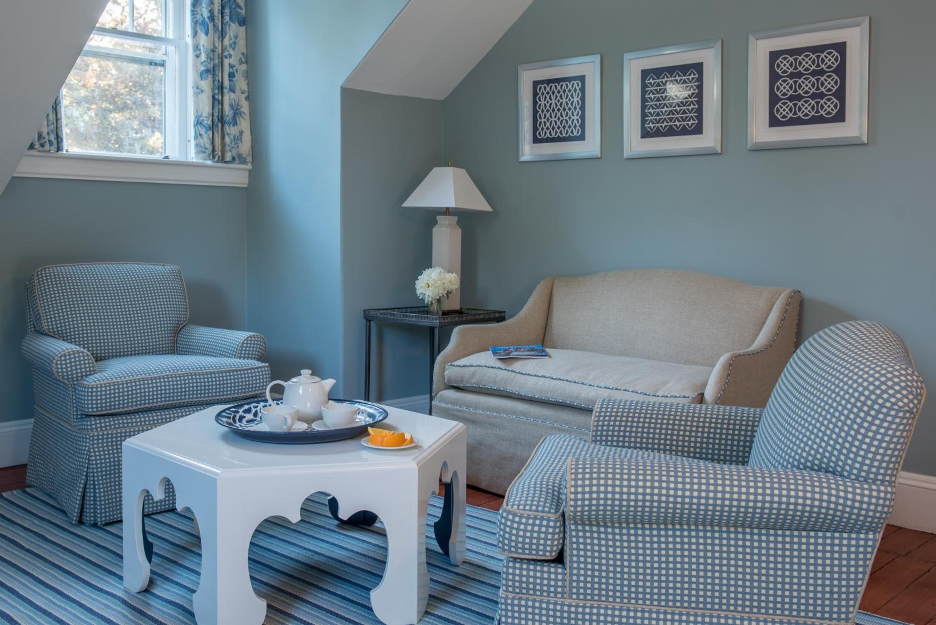 Deluxe Queen Suite