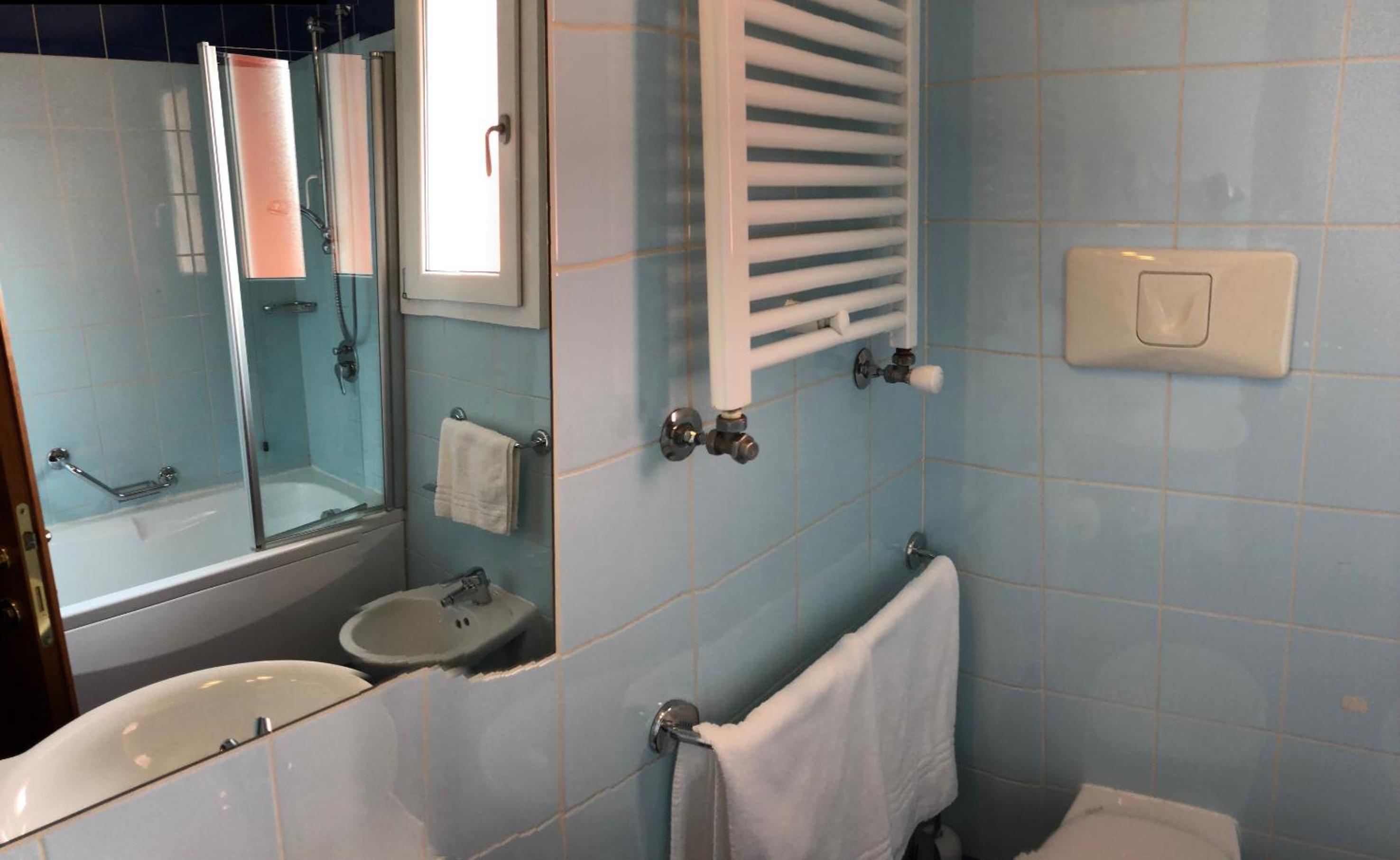 Quadruple Room with Balcony photo 3