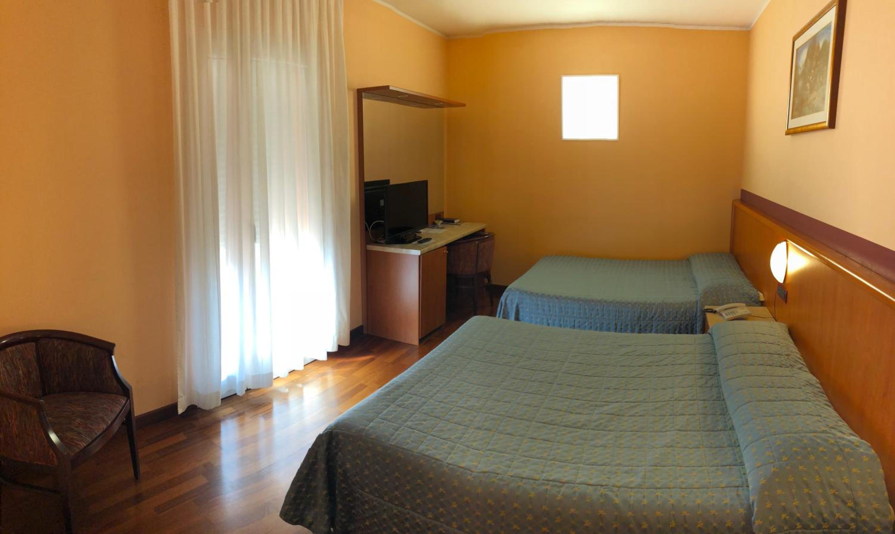Quadruple Room with Balcony photo 1