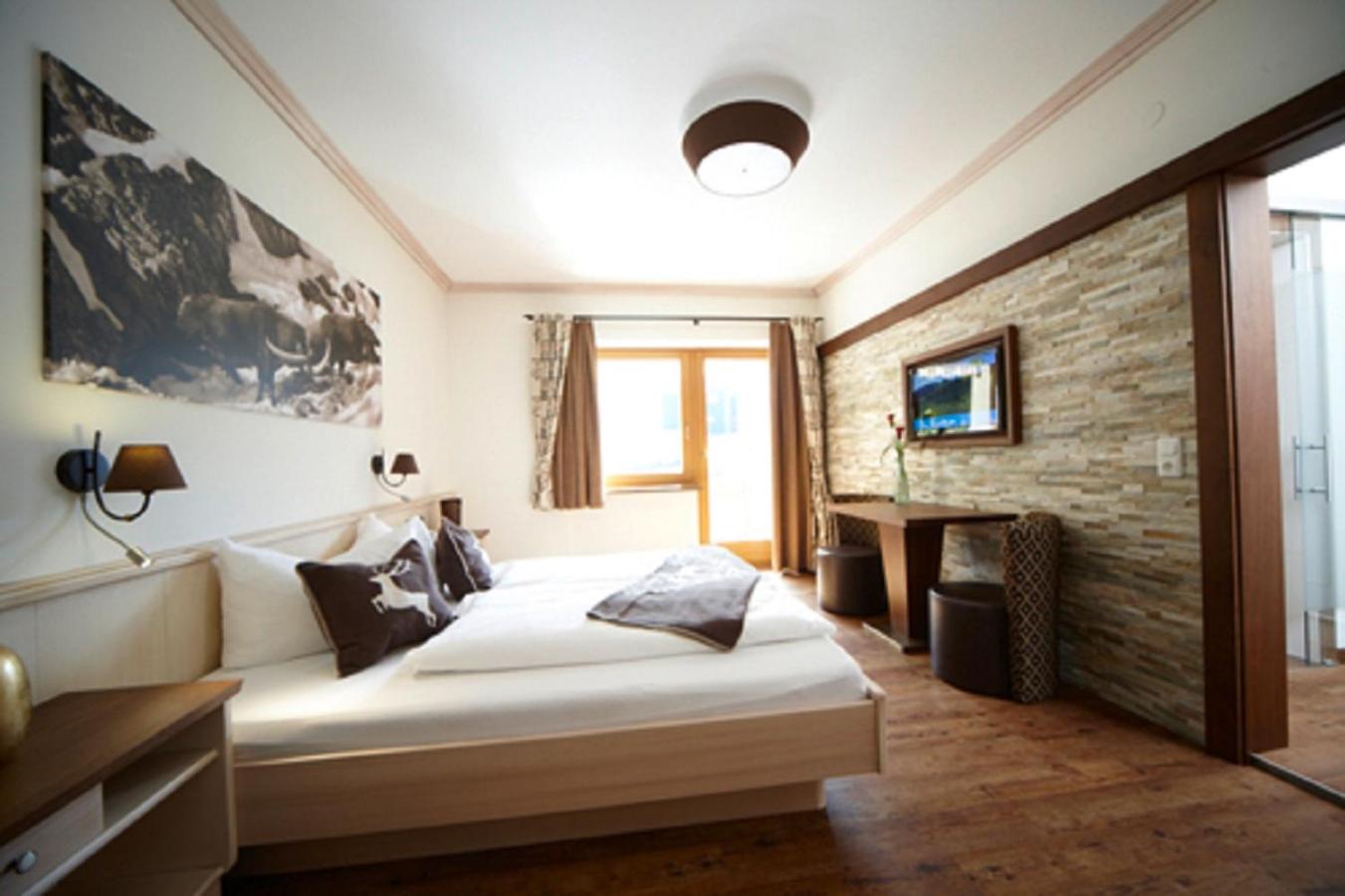 Deluxe Double Room - Photo 8
