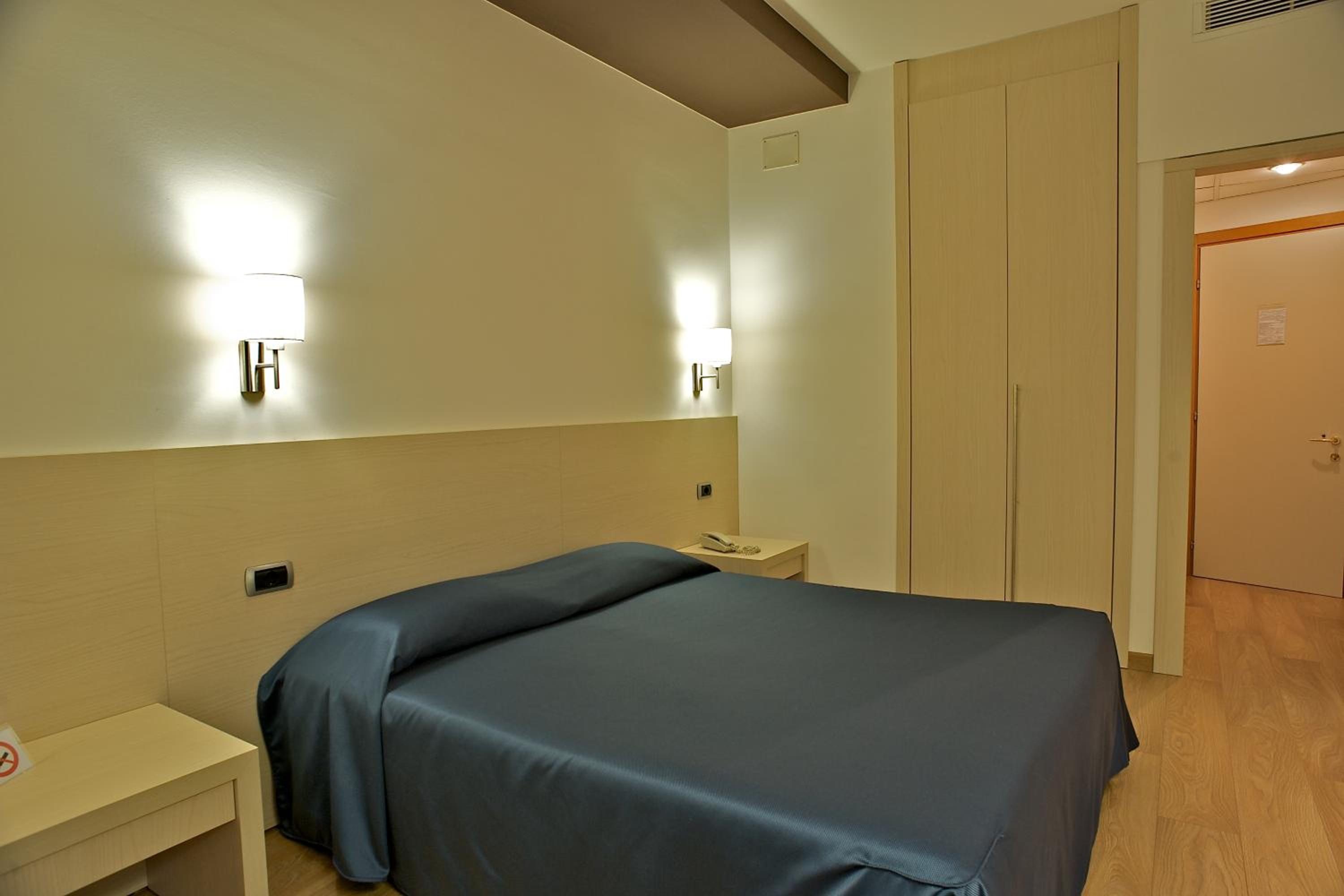 Double or Twin Room - Photo 5