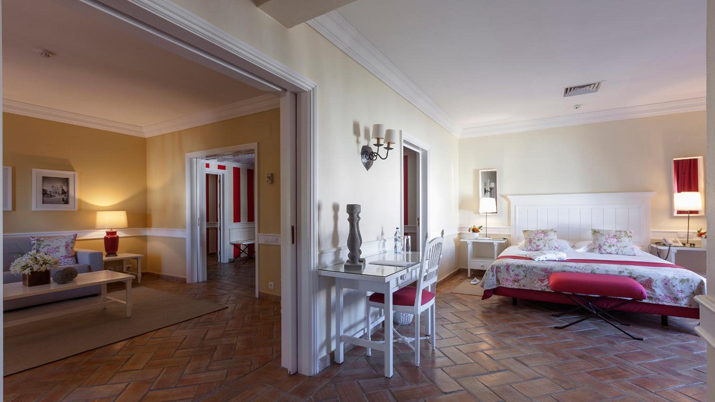 Suite - Photo 5