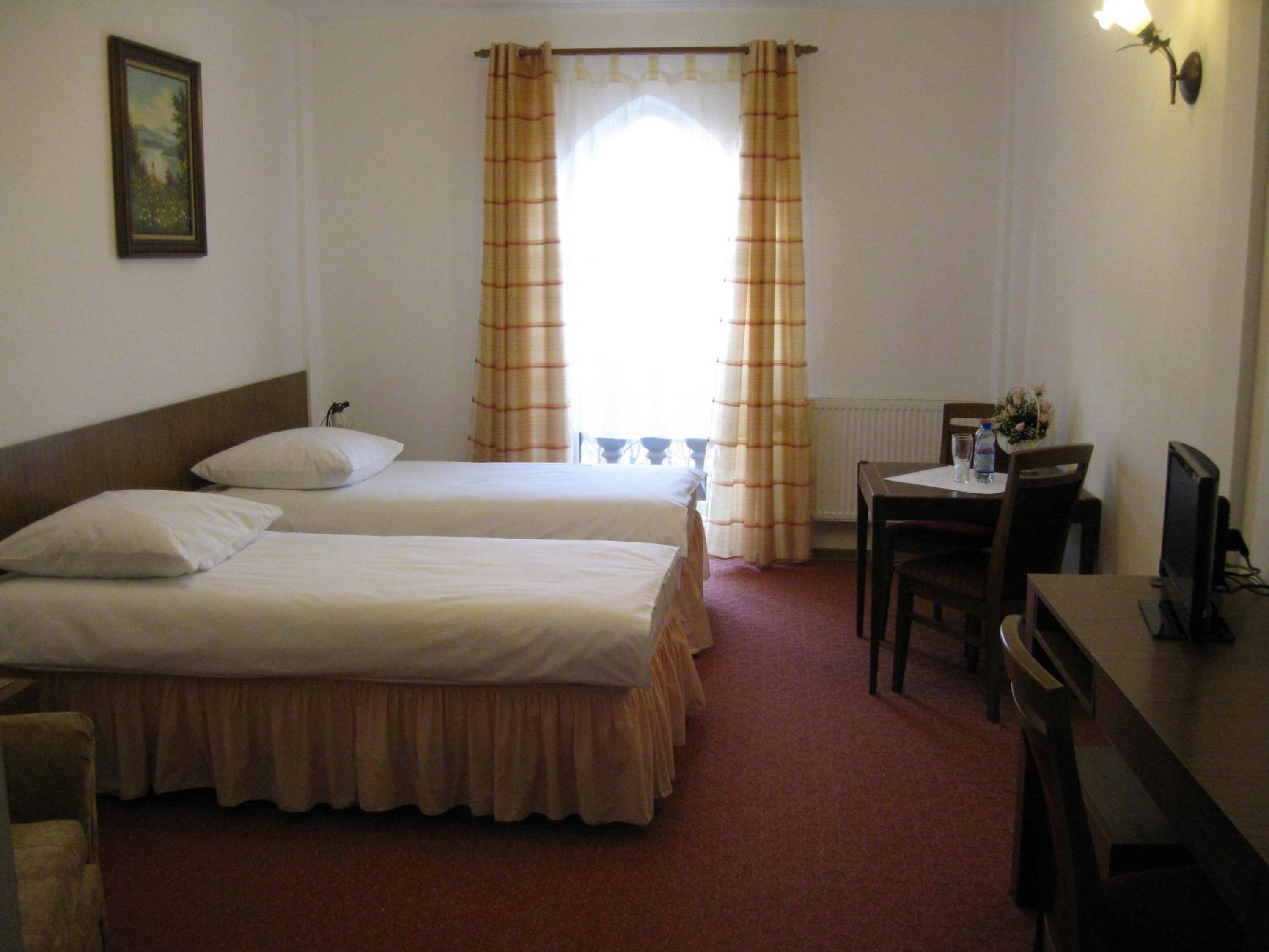 Twin Room - Photo 1