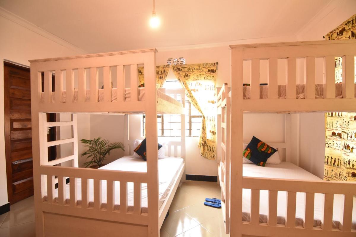4-Bed Mixed Dormitory Room photo 2