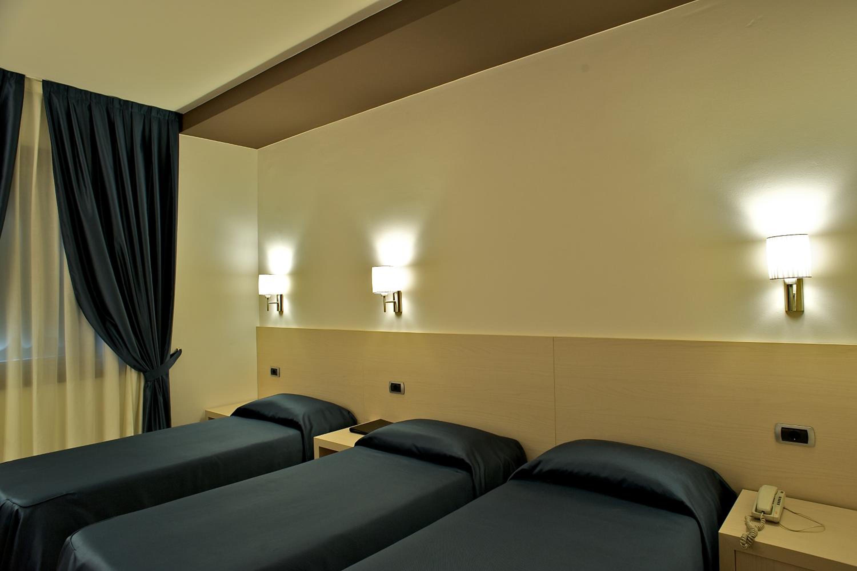 Triple Room - Photo 7