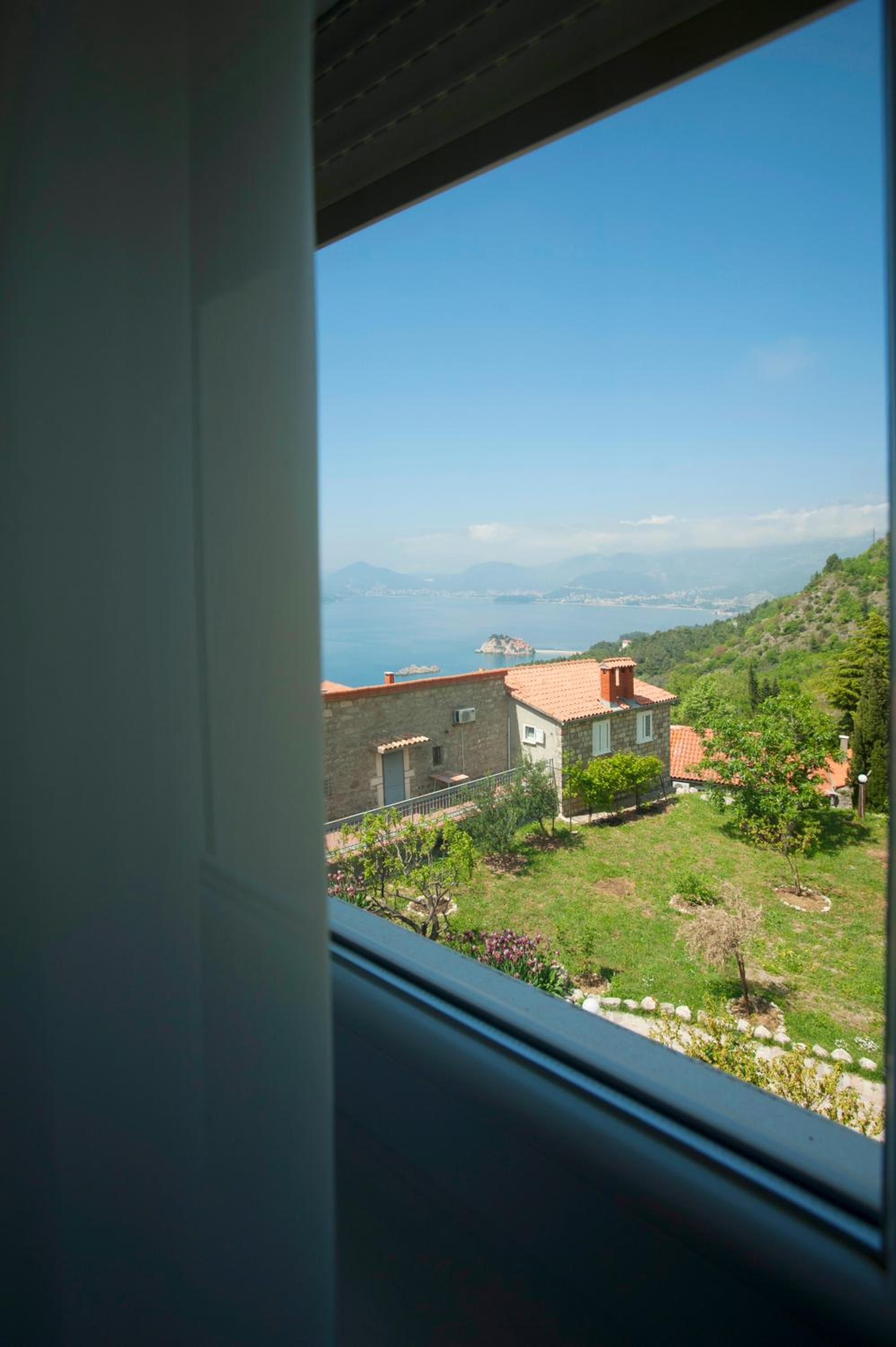Double Room with Sea View - Photo 12