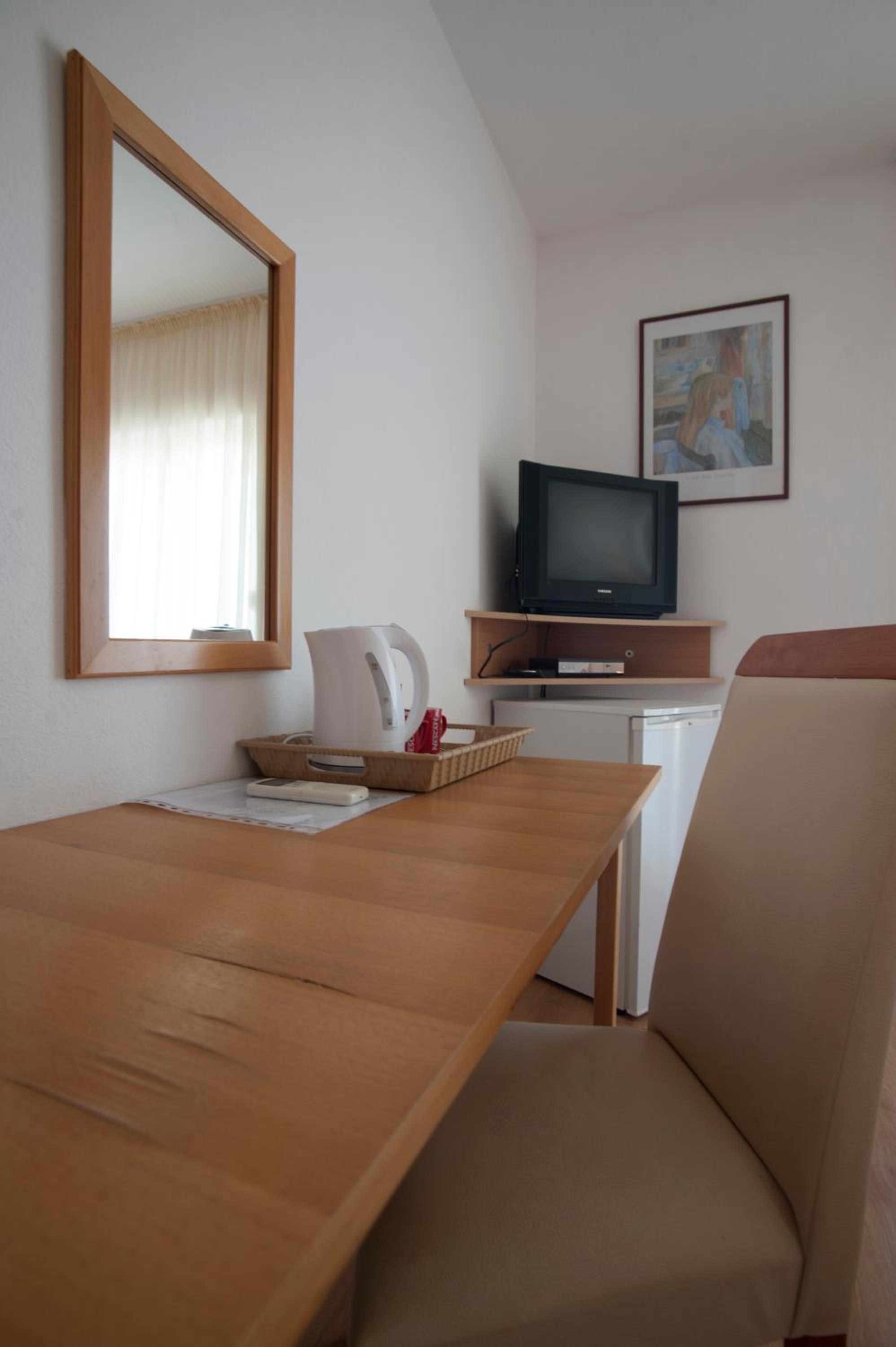 Twin Room - Photo 6