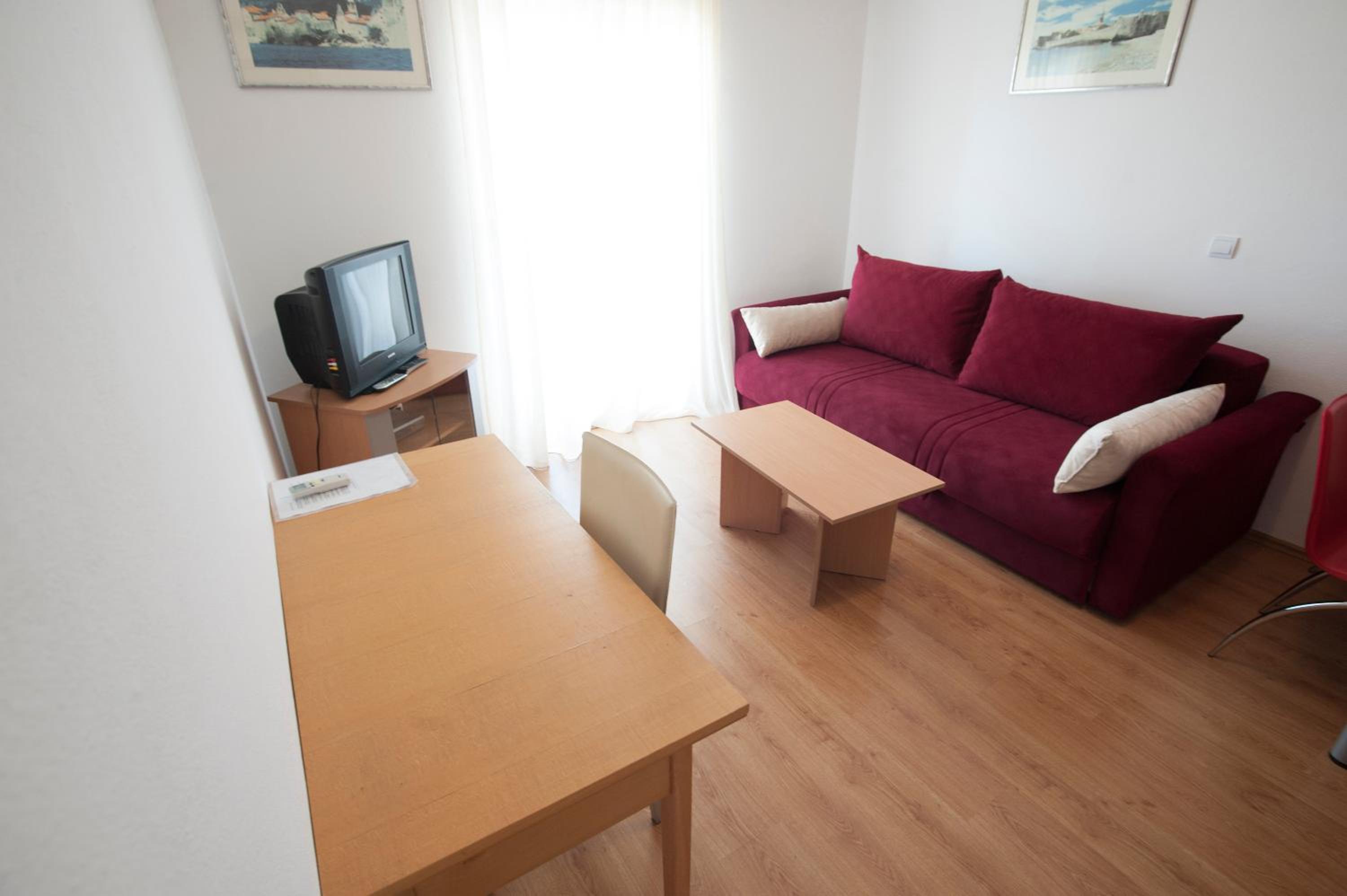 One-Bedroom Apartment - Photo 15