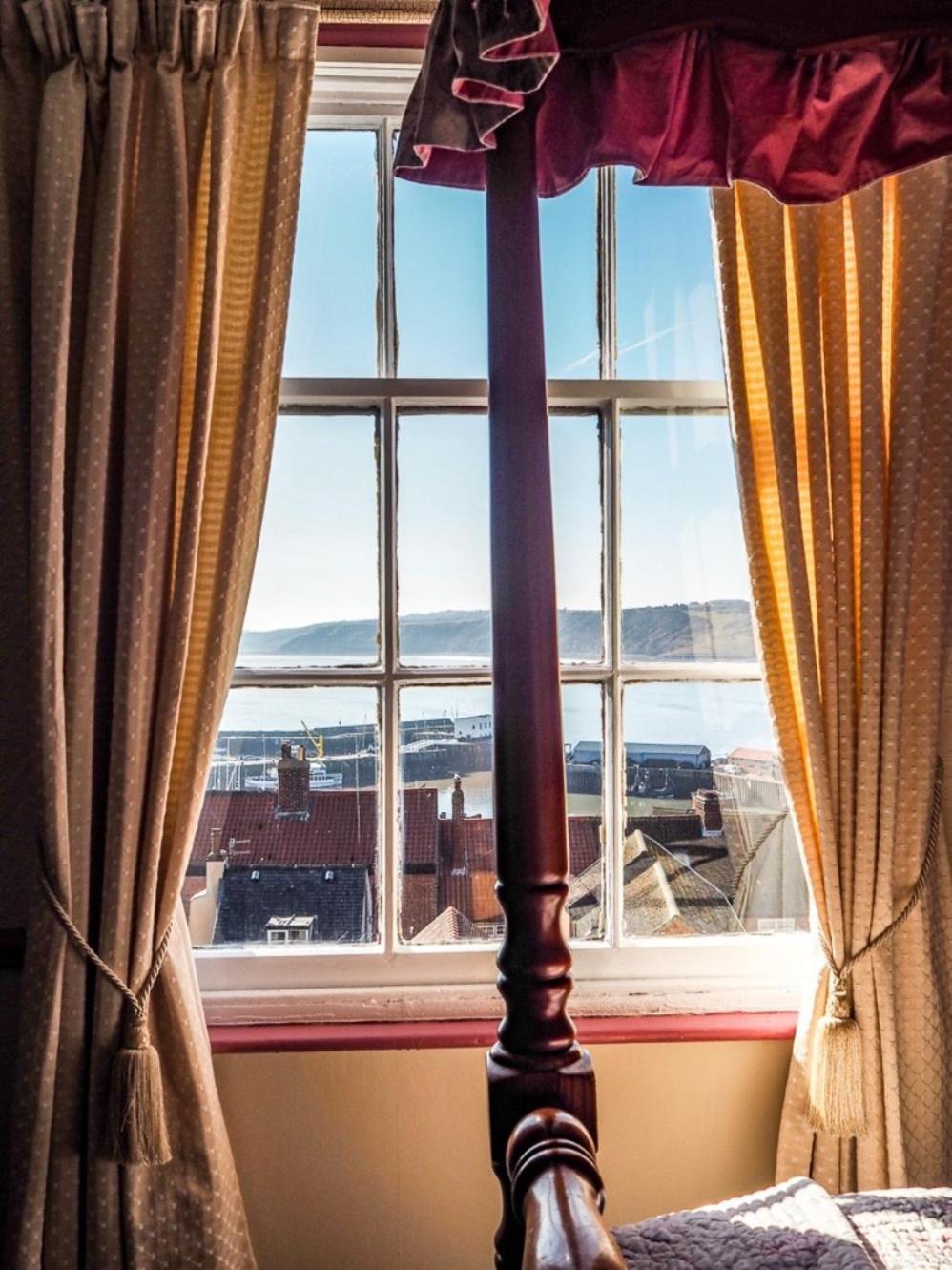 Double Room with Four Poster Bed and Sea View (4) photo 2