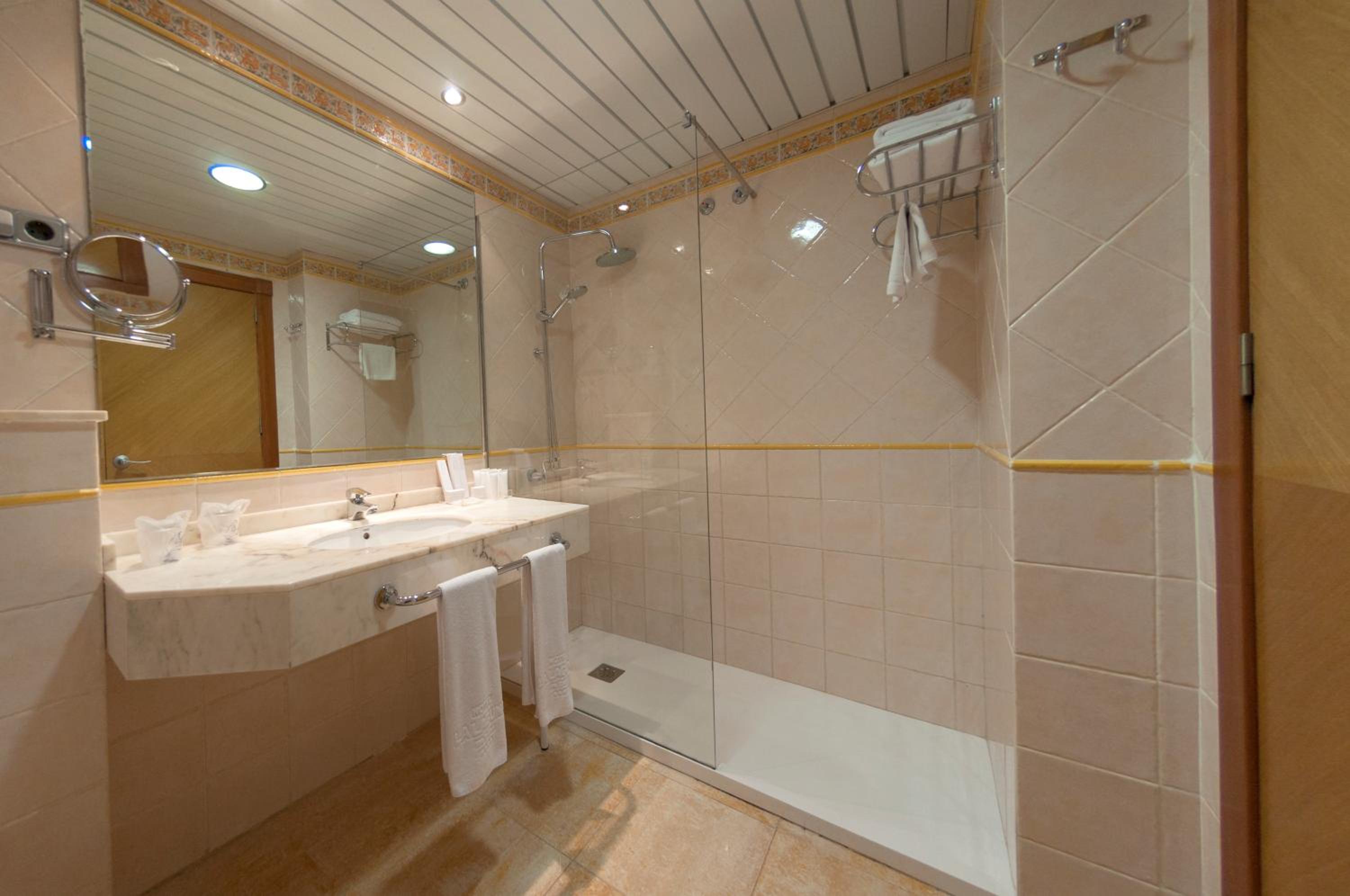 Twin Room - Photo 4