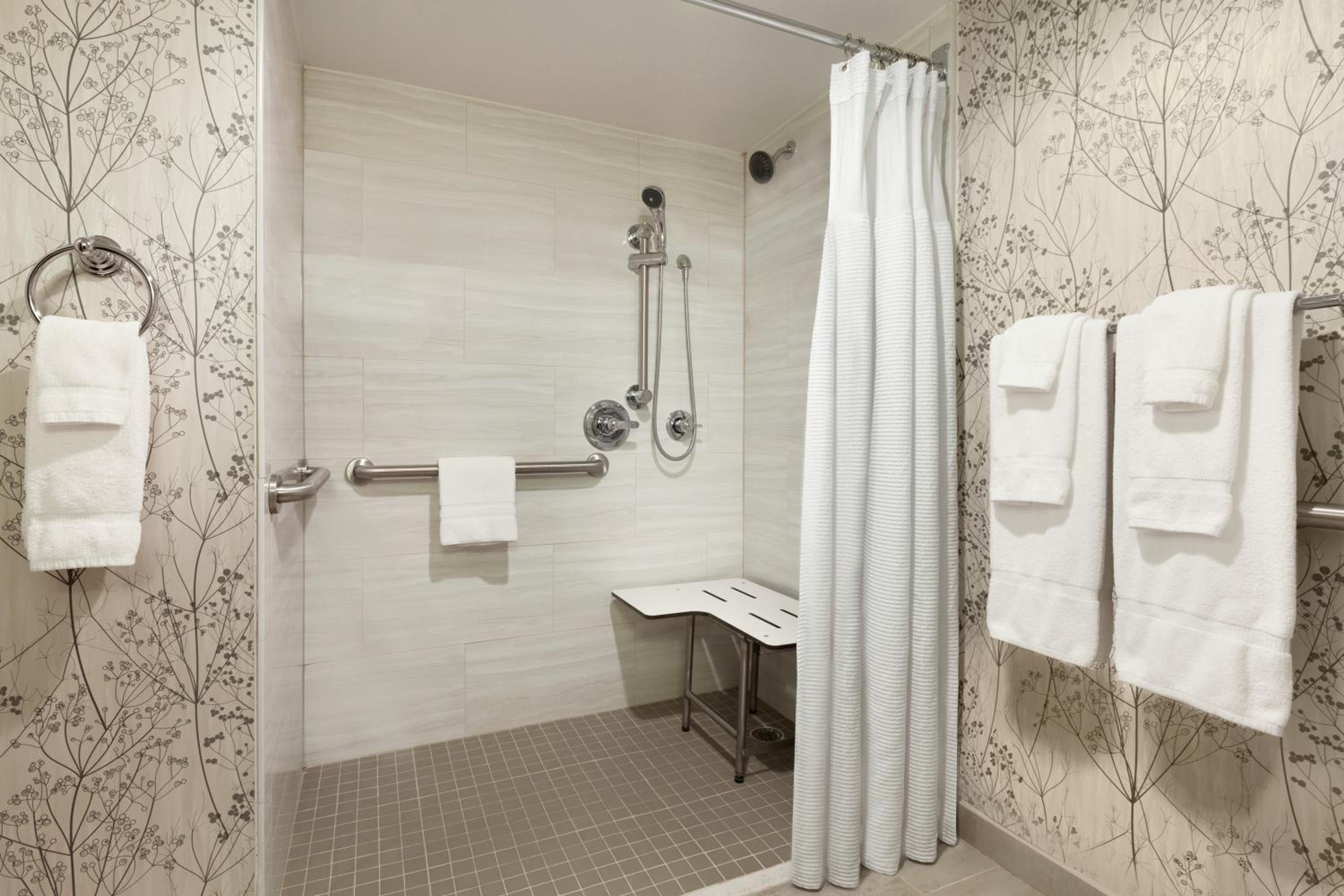 Double Room with Bath Tub - Disability Access/Non-Smoking  - Photo 3