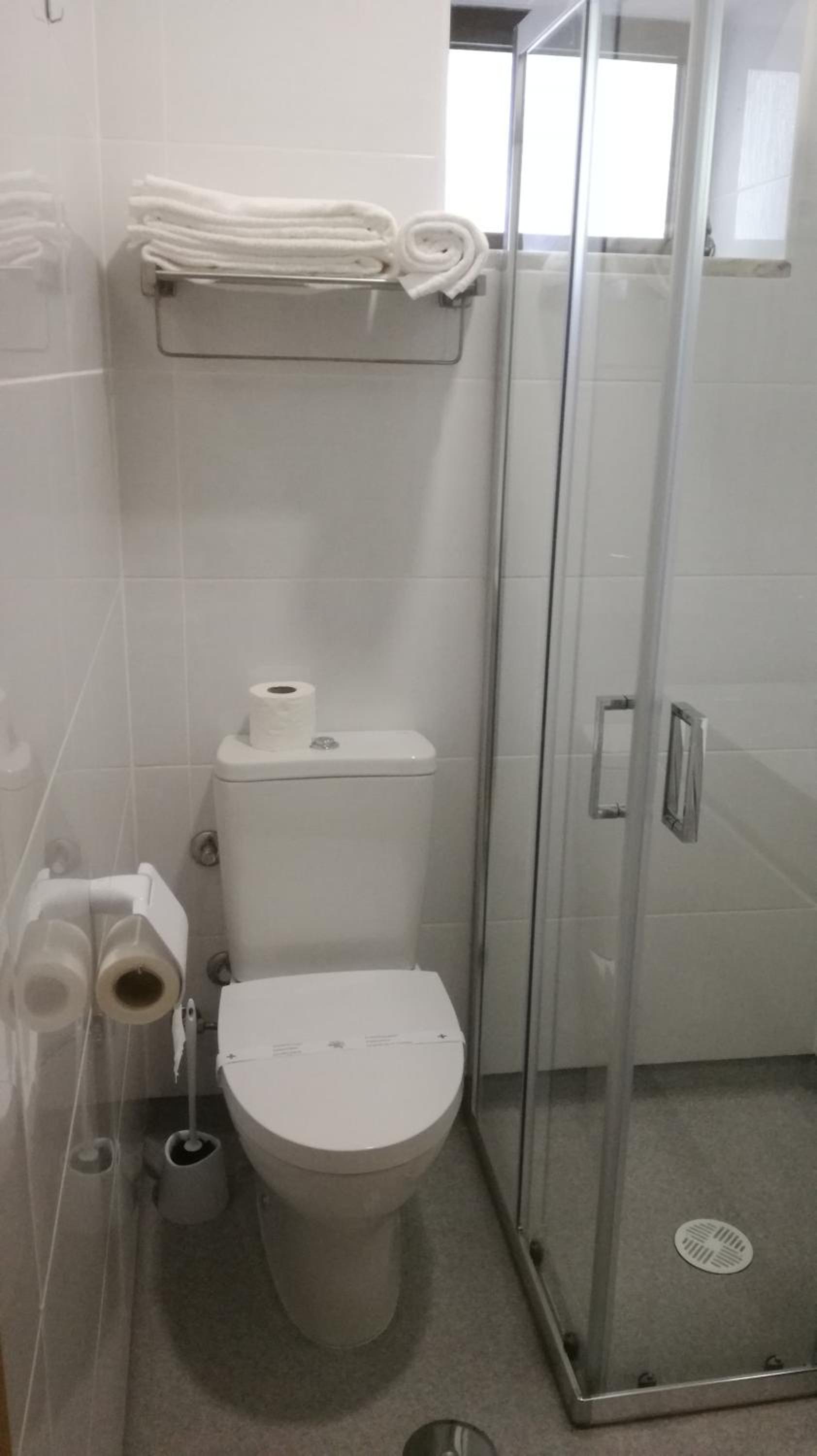 Standard Double Room - Photo 11