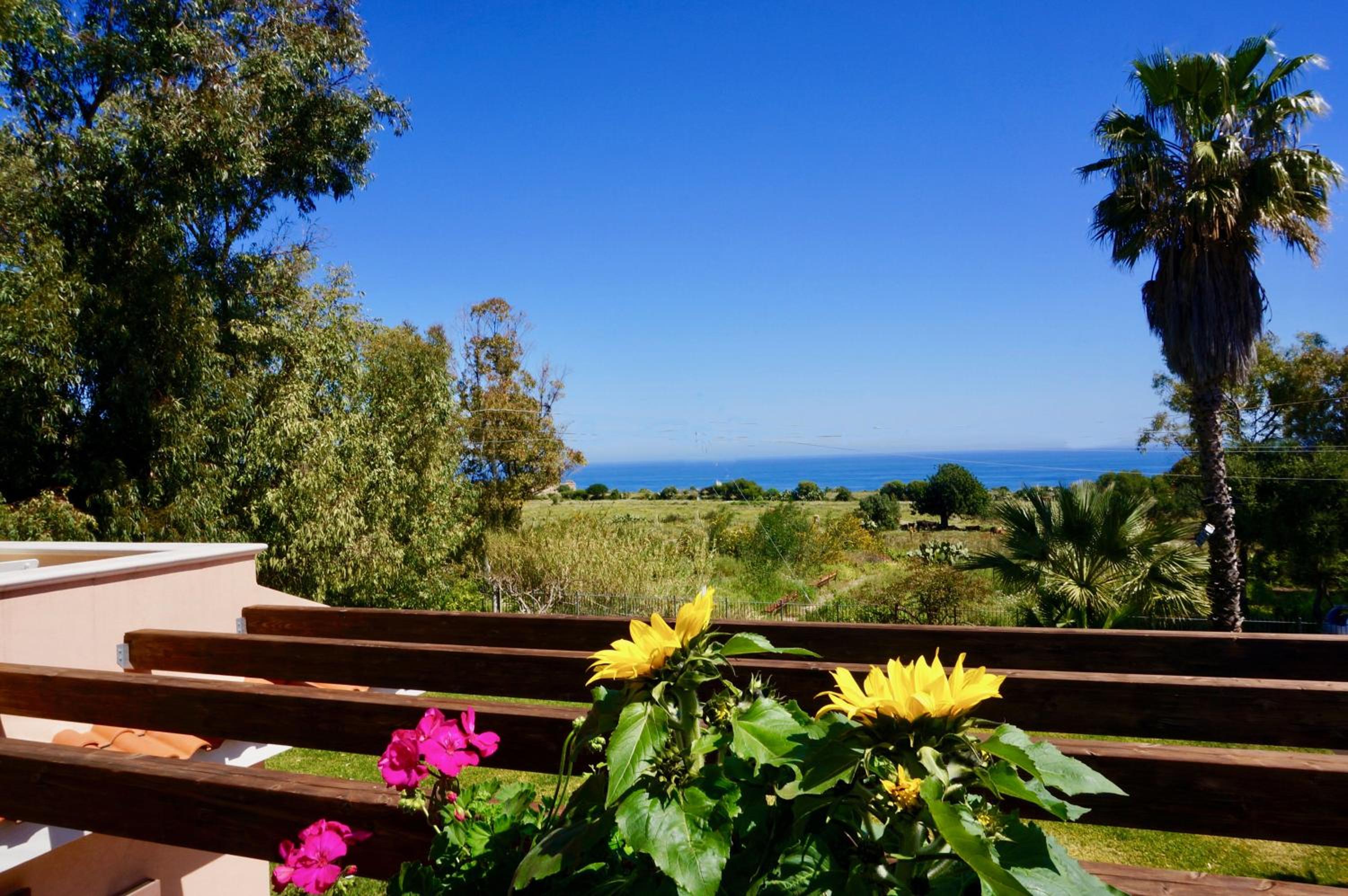 Double or Twin Room with Sea View photo 2