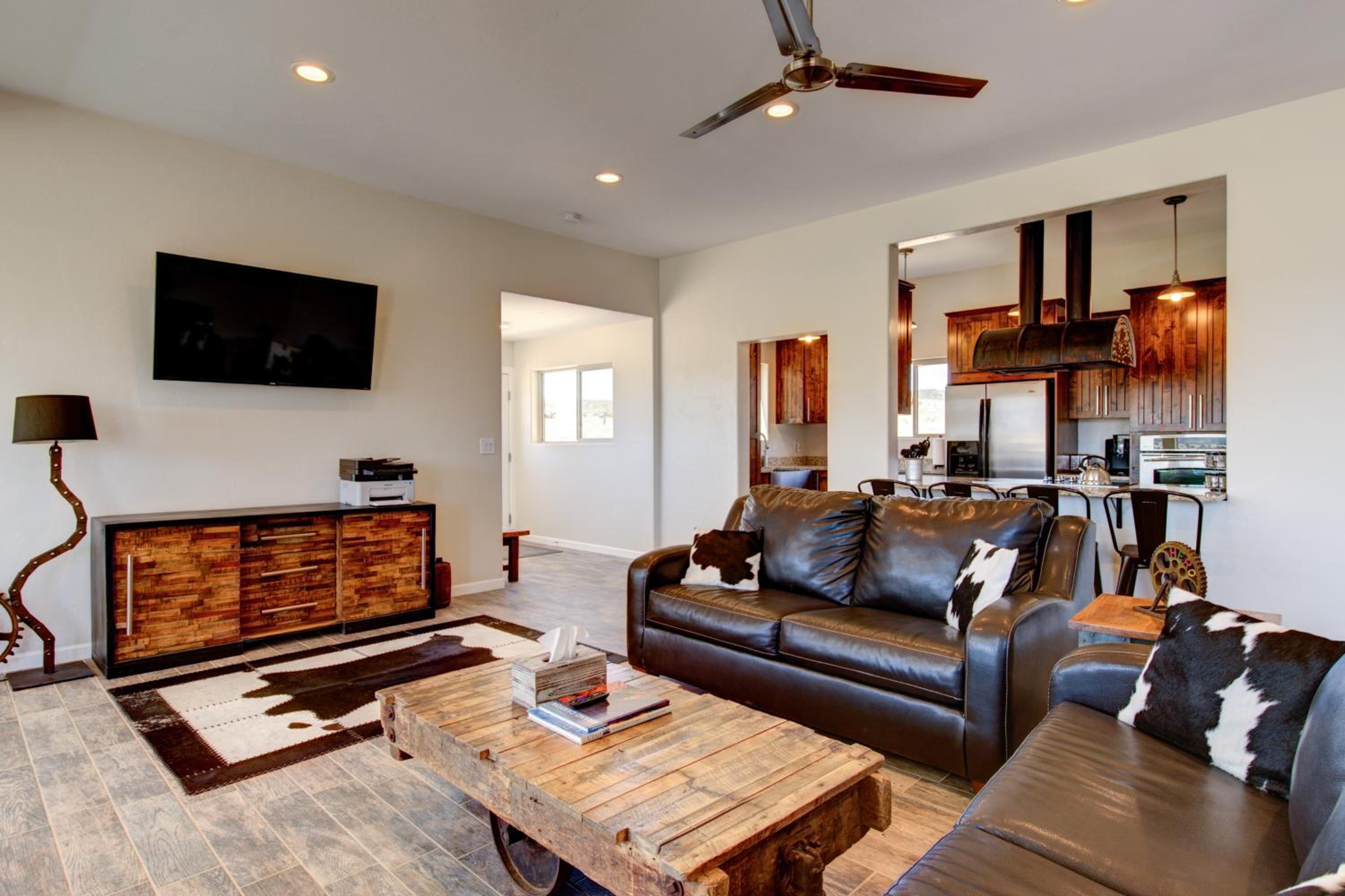 Three-Bedroom House photo 3