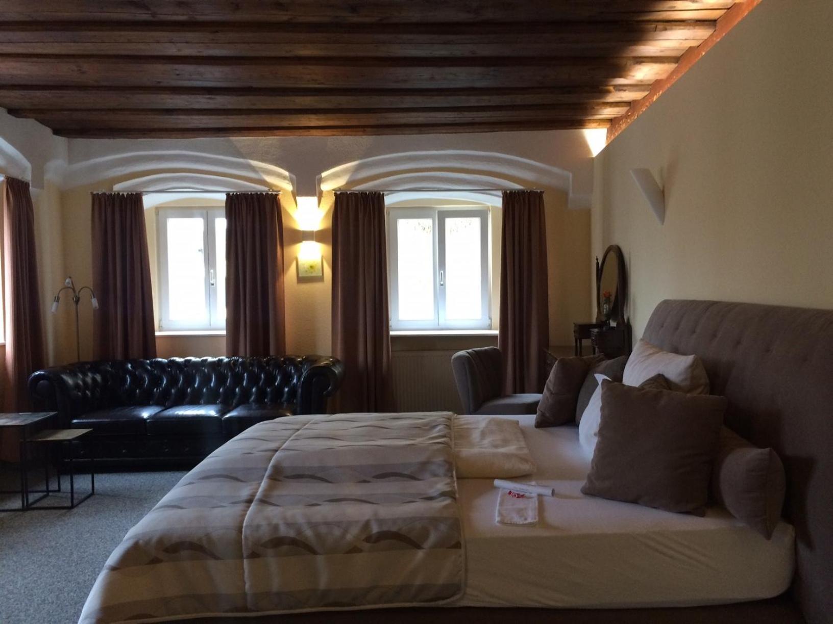 One-Bedroom Suite - Photo 2
