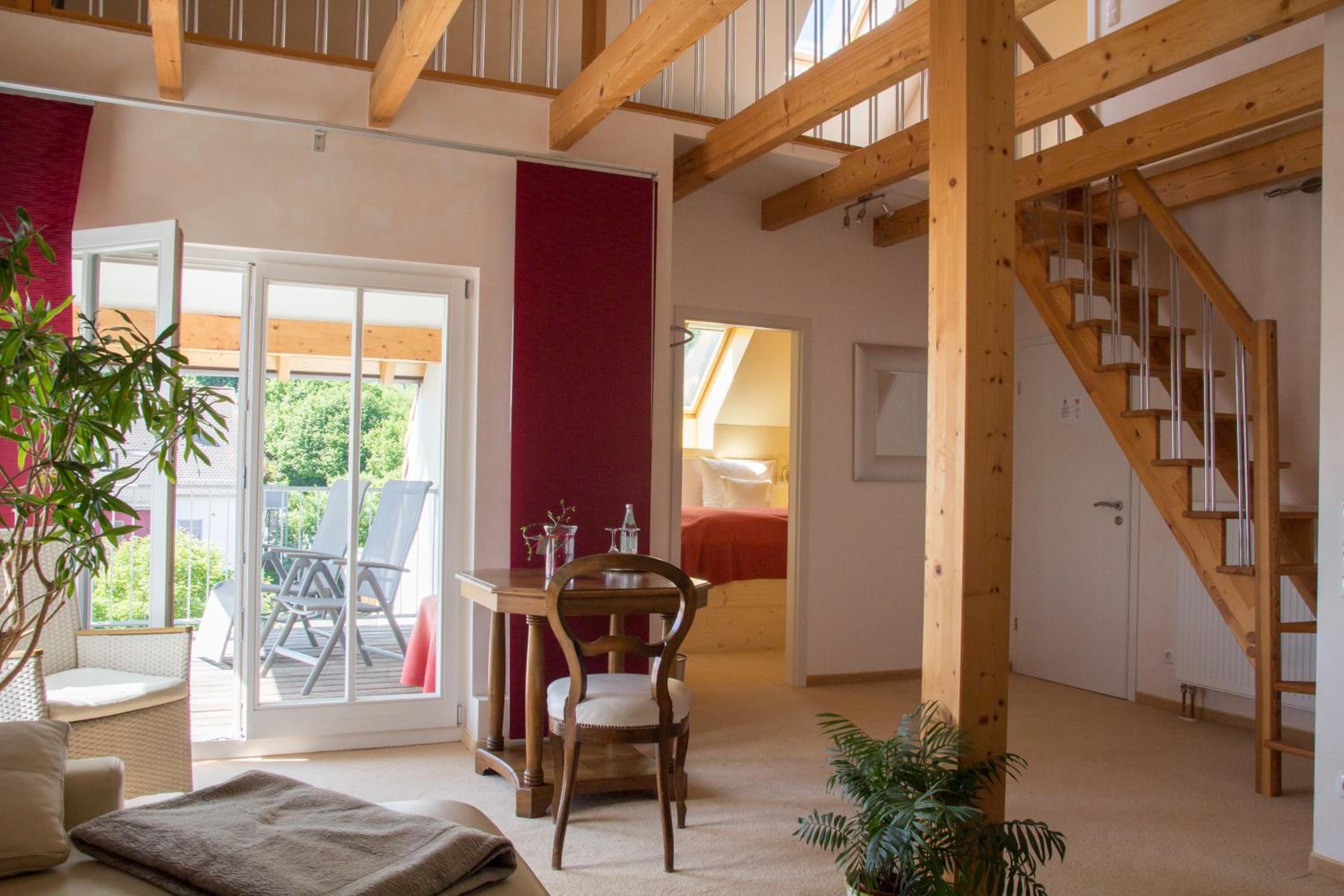 Suite with Balcony - Photo 4
