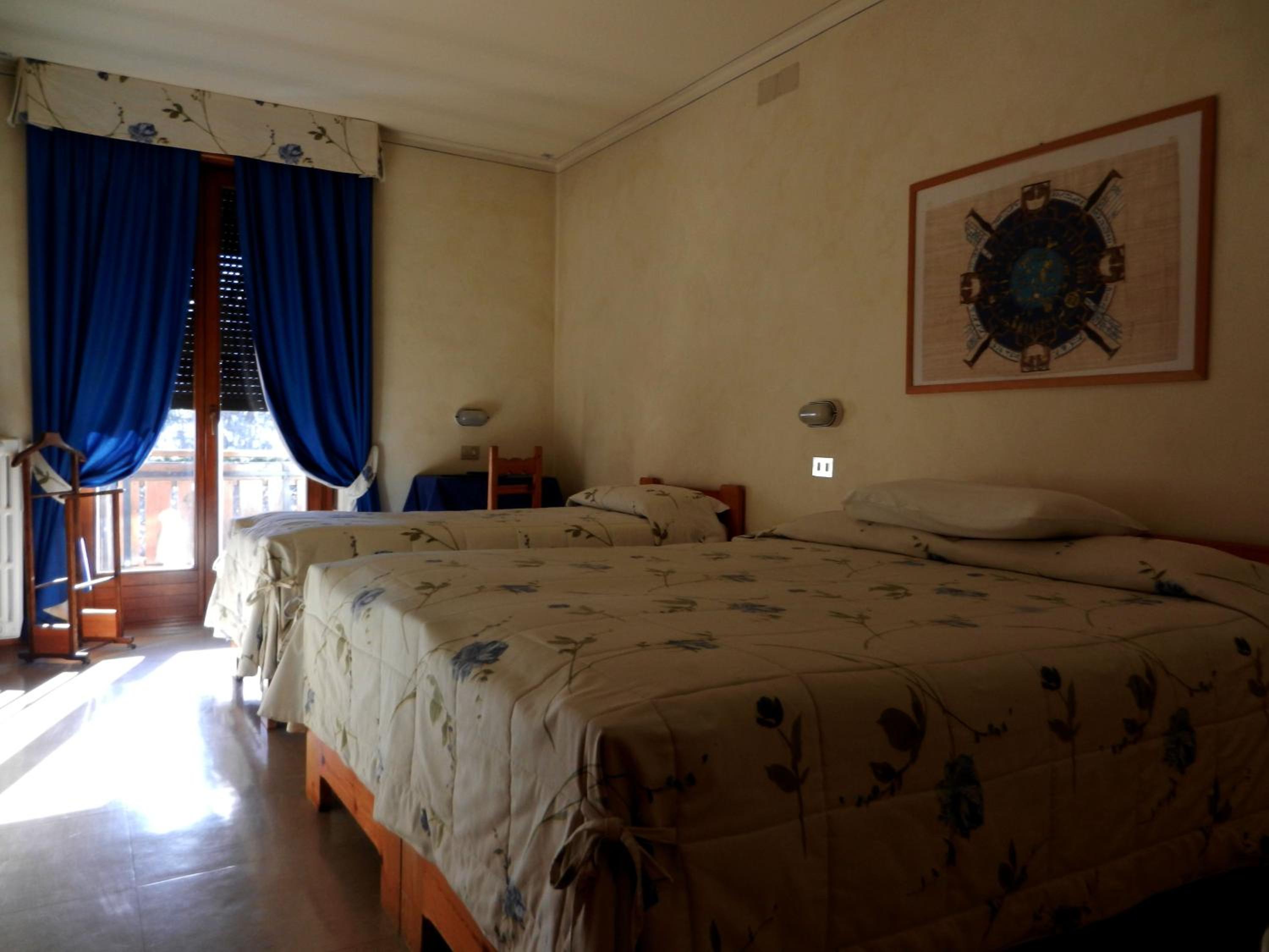 Standard Triple Room photo 2